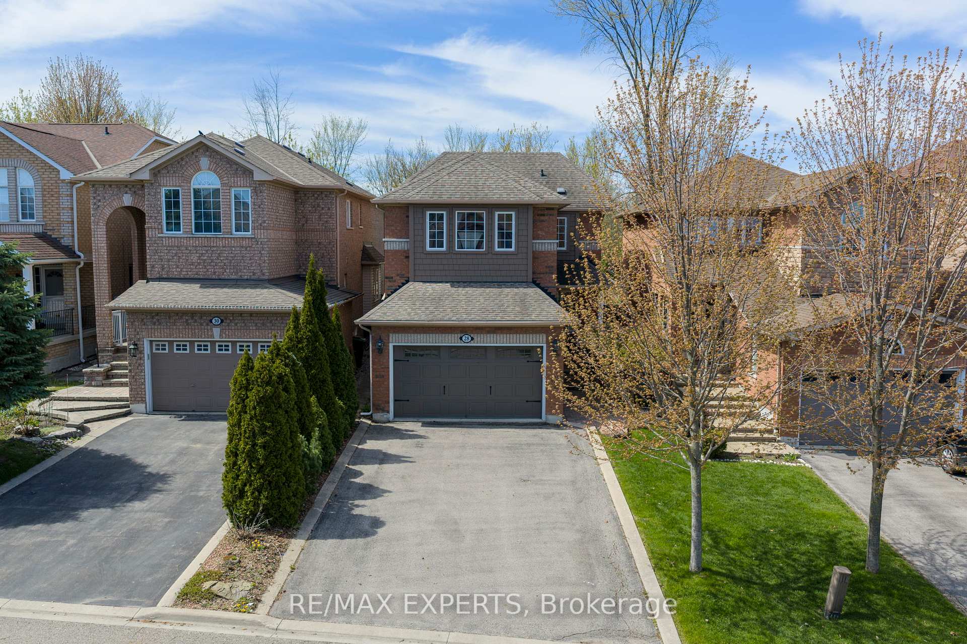 Photo 3 of 28 Crestridge Drive, Caledon, Bolton North — HOMEH