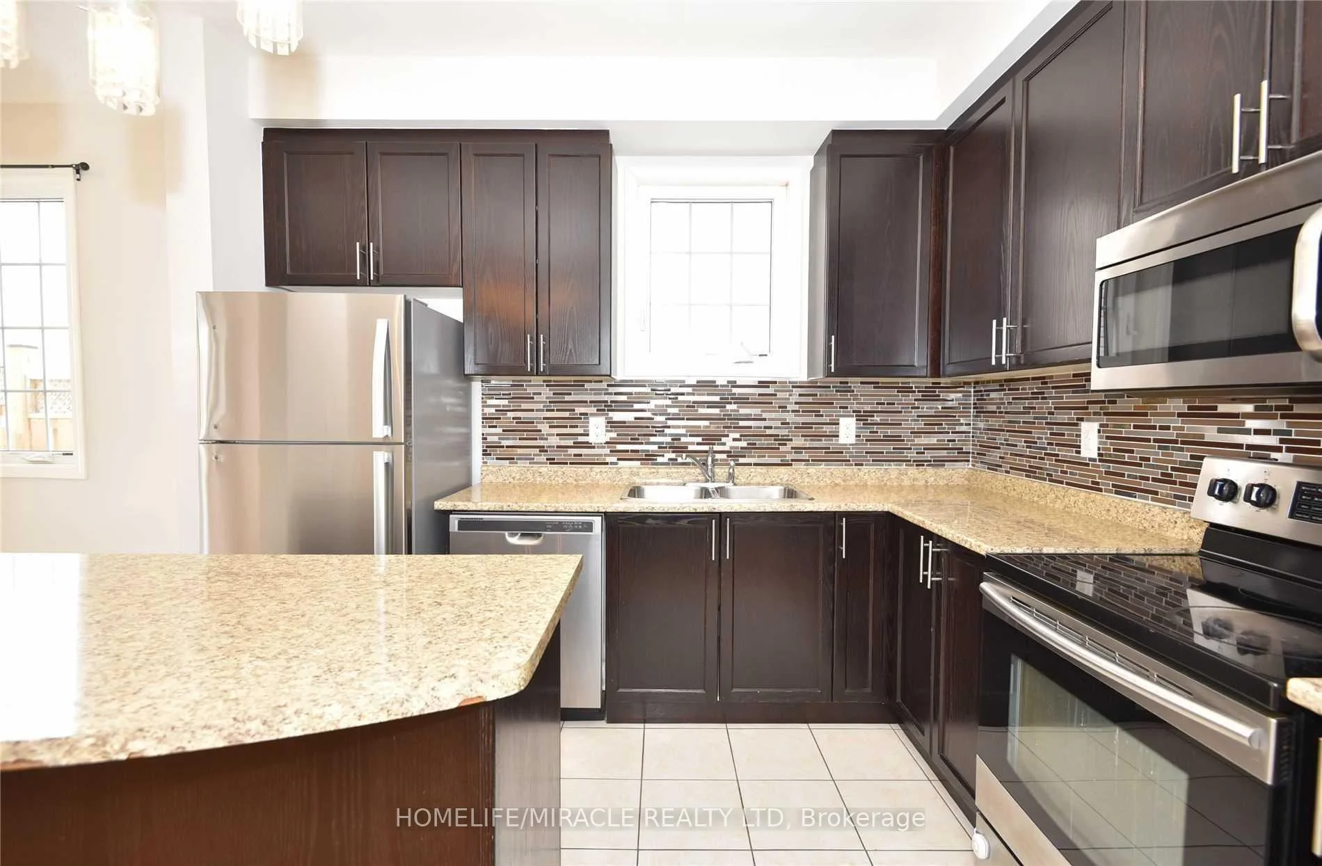 Photo 10 of 112 Mcbride Avenue, Clarington, Bowmanville — HOMEH