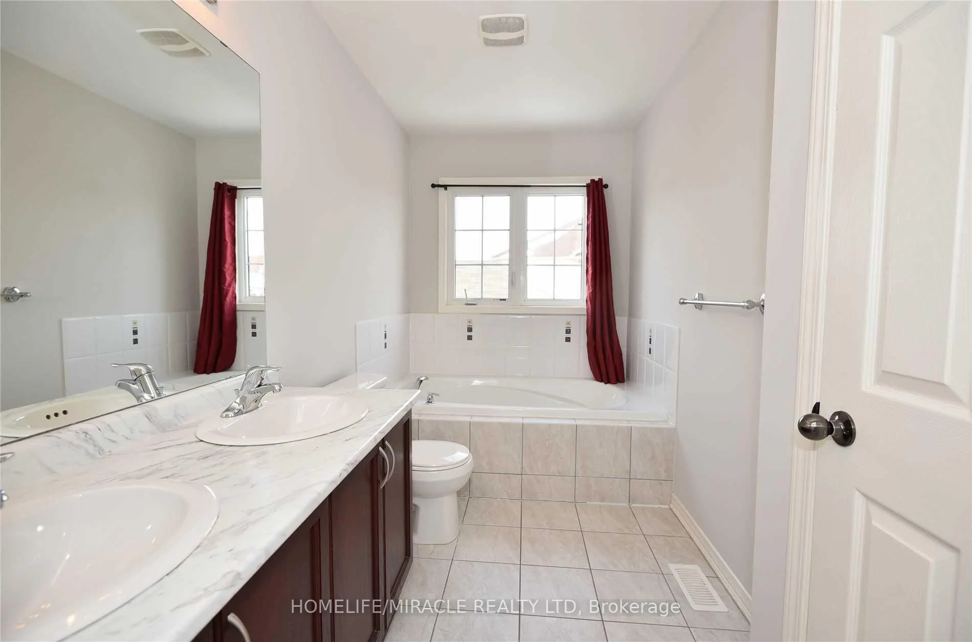 Photo 18 of 112 Mcbride Avenue, Clarington, Bowmanville — HOMEH