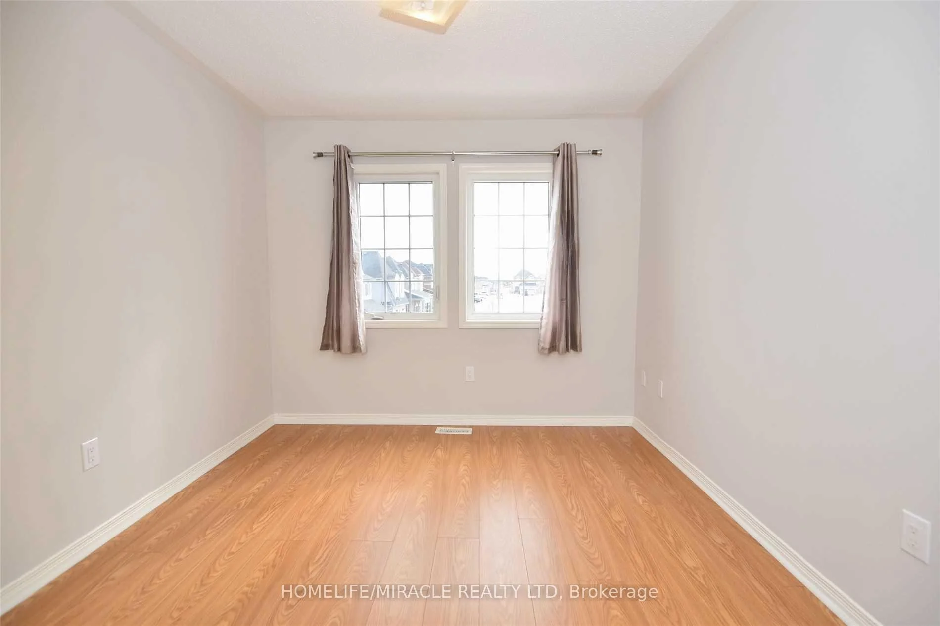 Photo 24 of 112 Mcbride Avenue, Clarington, Bowmanville — HOMEH