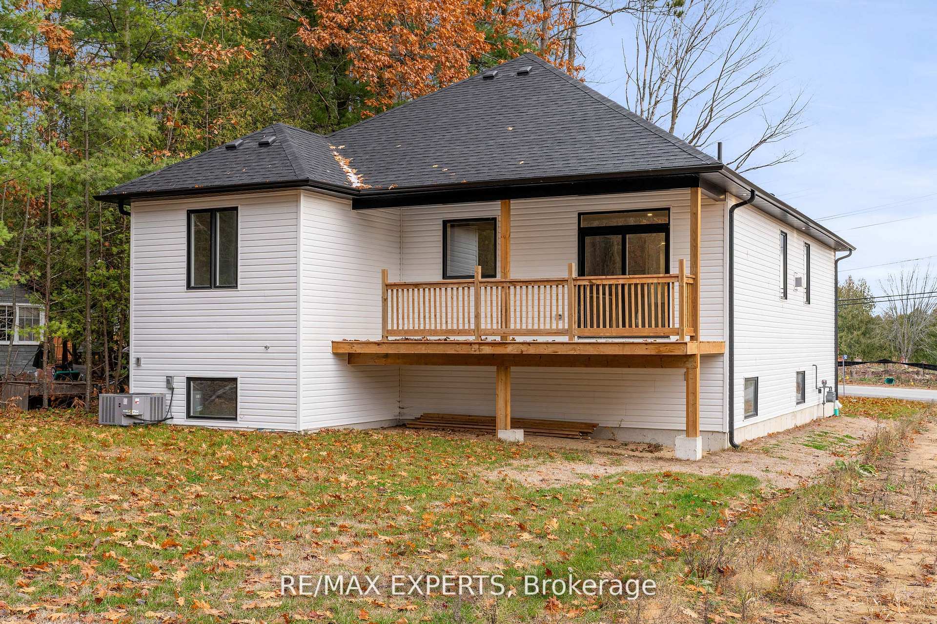 Photo 15 of 506 Golf Course Road, Wasaga Beach — HOMEH