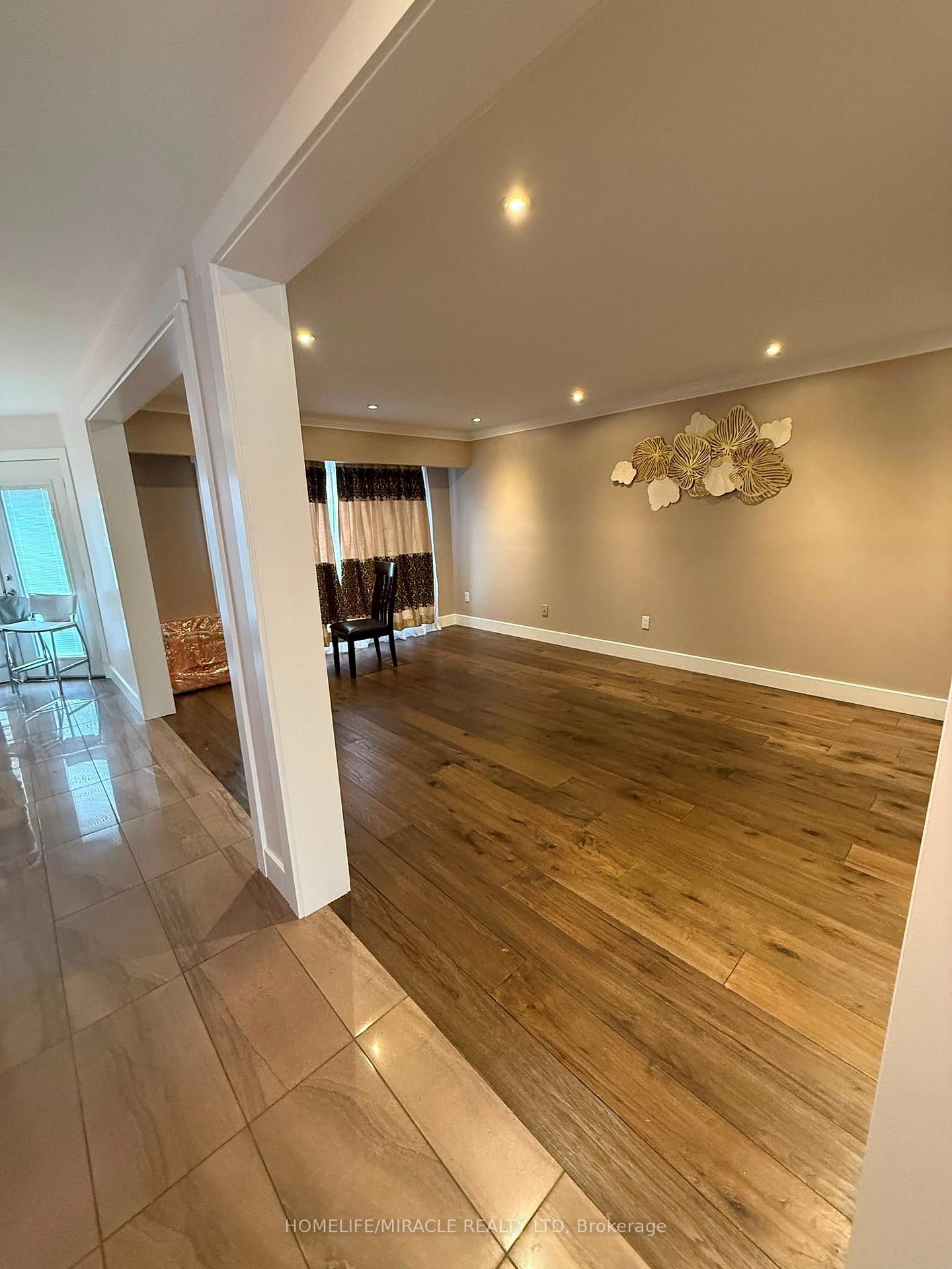 Photo 3 of 2133 Heidi Avenue, Burlington, Headon — HOMEH