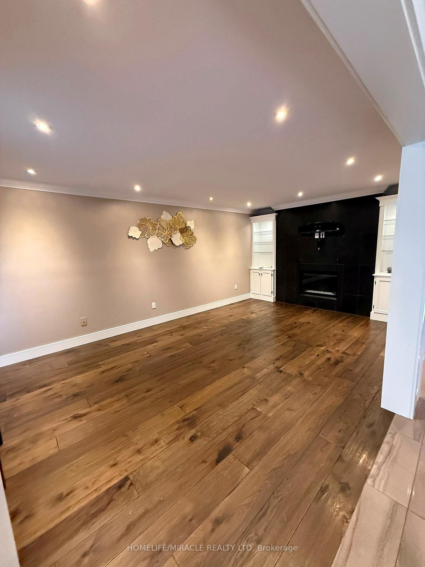 Photo 10 of 2133 Heidi Avenue, Burlington, Headon — HOMEH