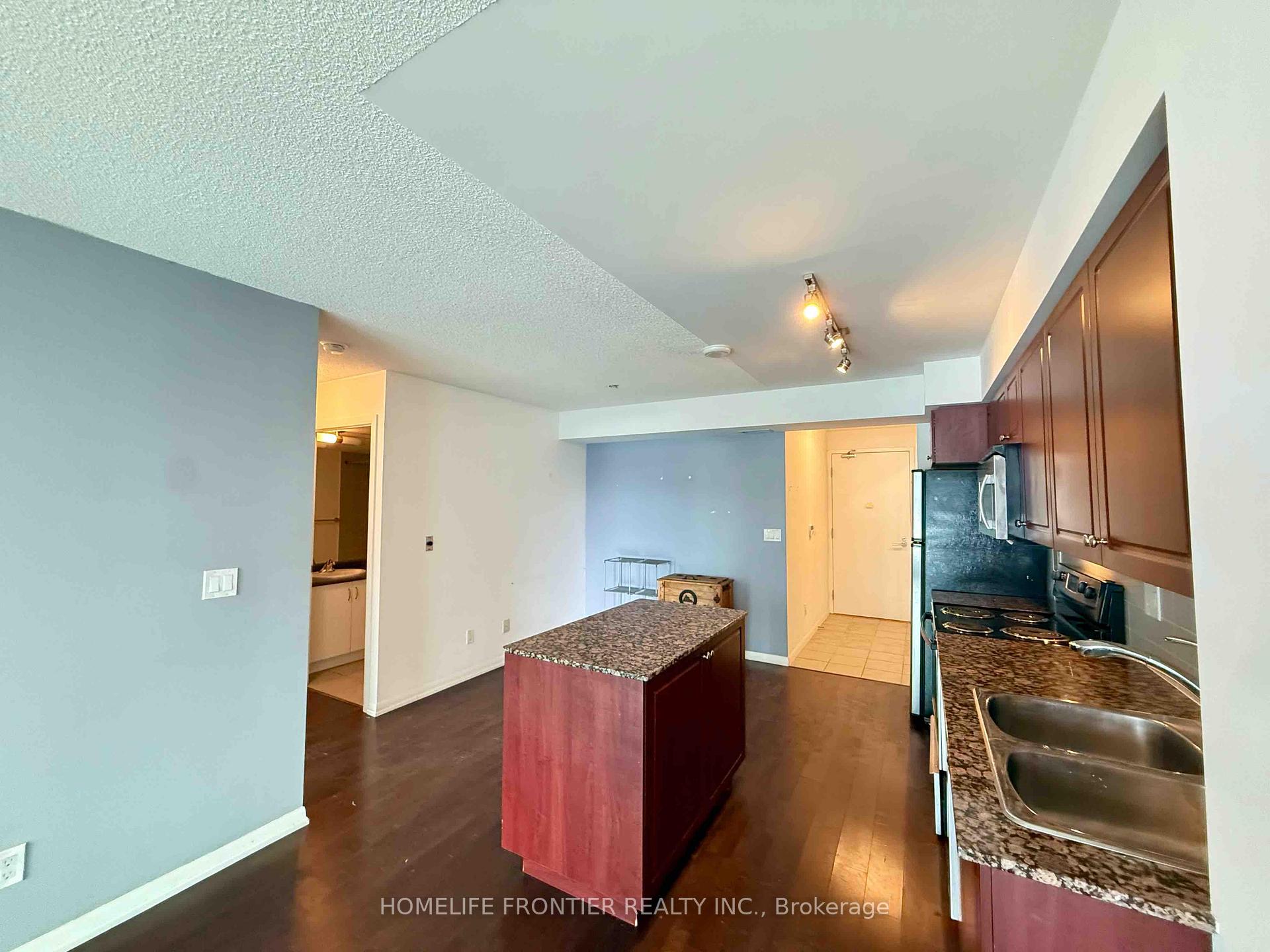 Photo 13 of Unit 1075, 209 Fort York Boulevard, Toronto, Niagara — HOMEH