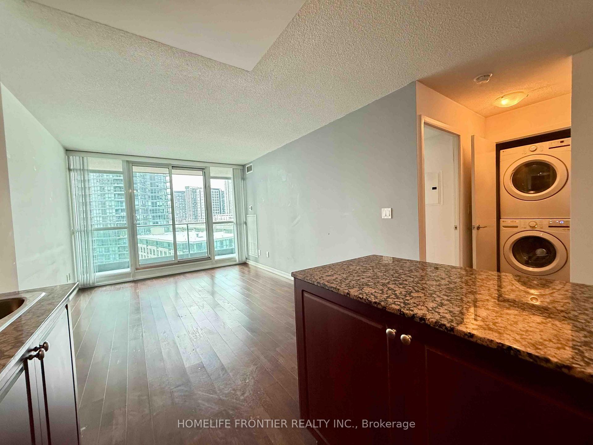 Photo 16 of Unit 1075, 209 Fort York Boulevard, Toronto, Niagara — HOMEH