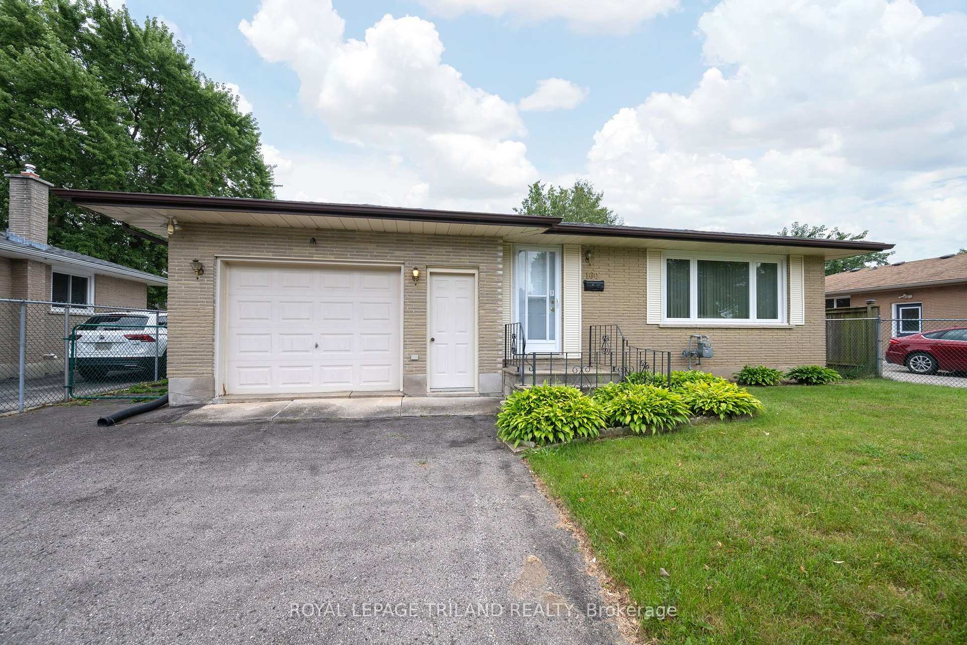 Photo 1 of 160 Wellesley Crescent, London, East I — HOMEH
