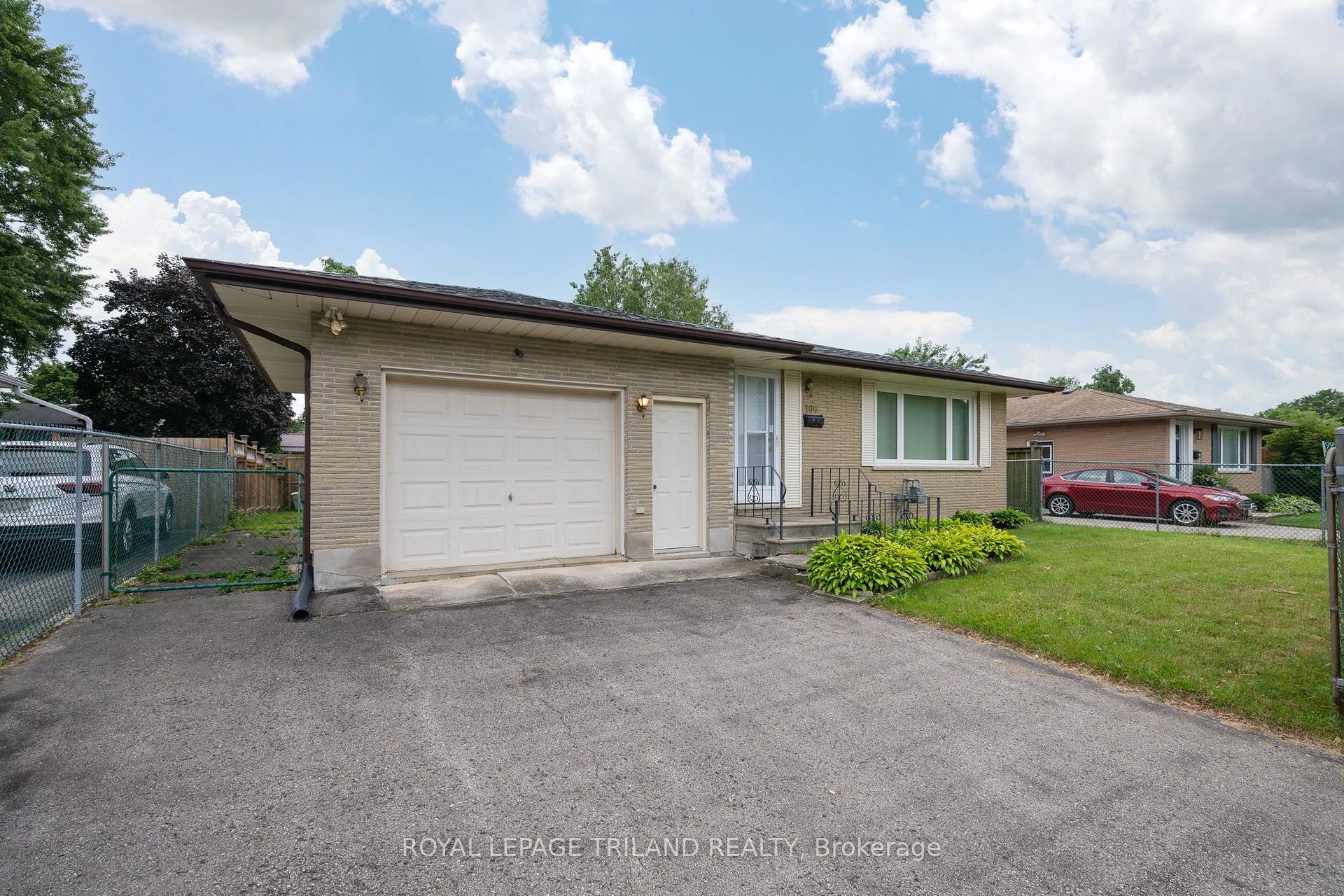 Photo 3 of 160 Wellesley Crescent, London, East I — HOMEH