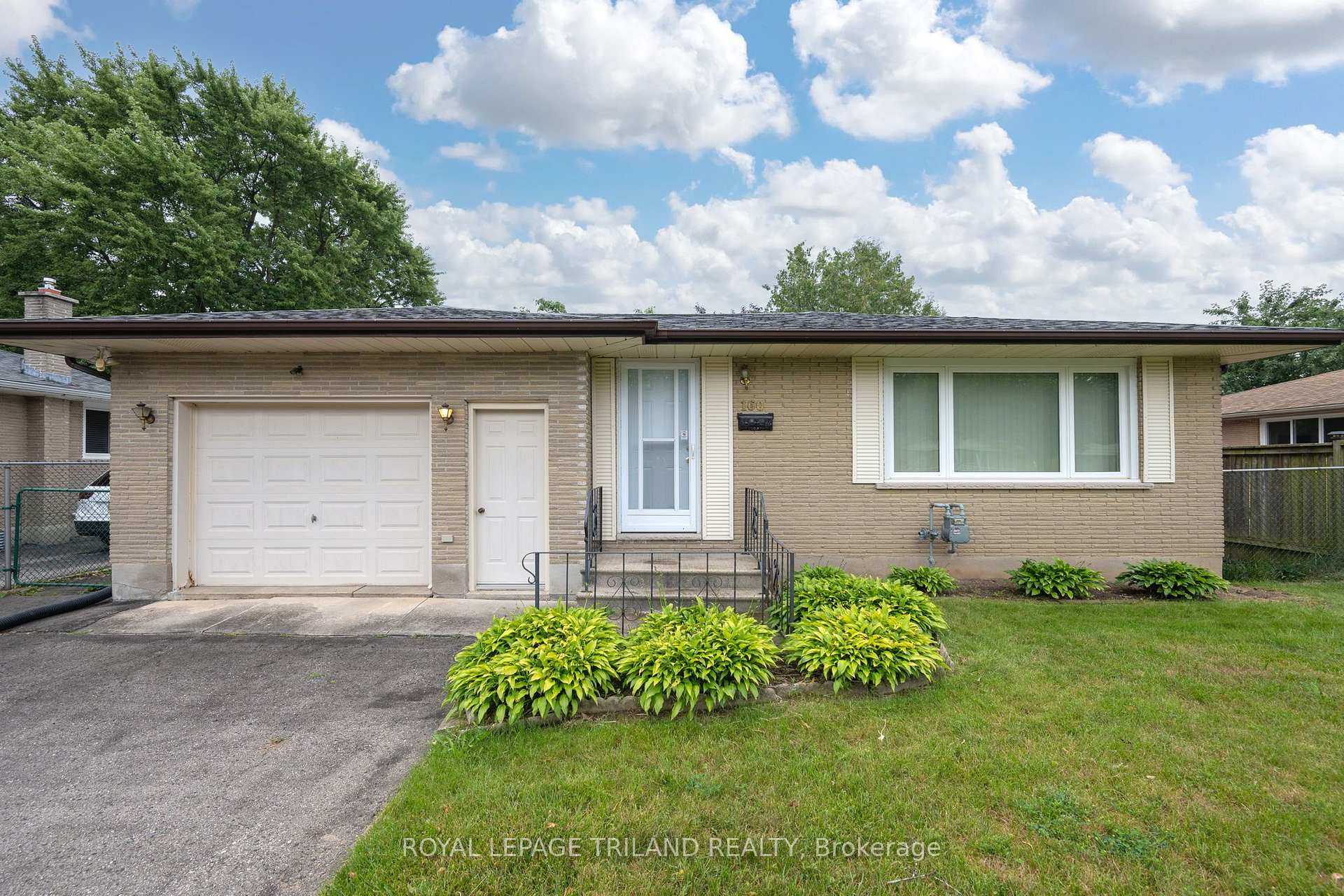 Photo 4 of 160 Wellesley Crescent, London, East I — HOMEH