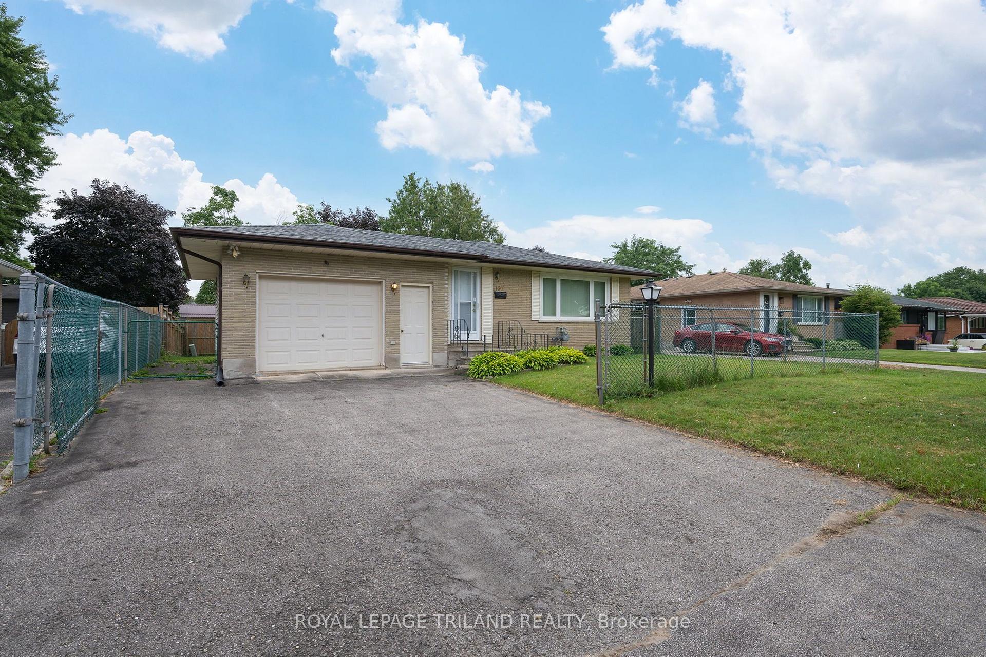 Photo 7 of 160 Wellesley Crescent, London, East I — HOMEH