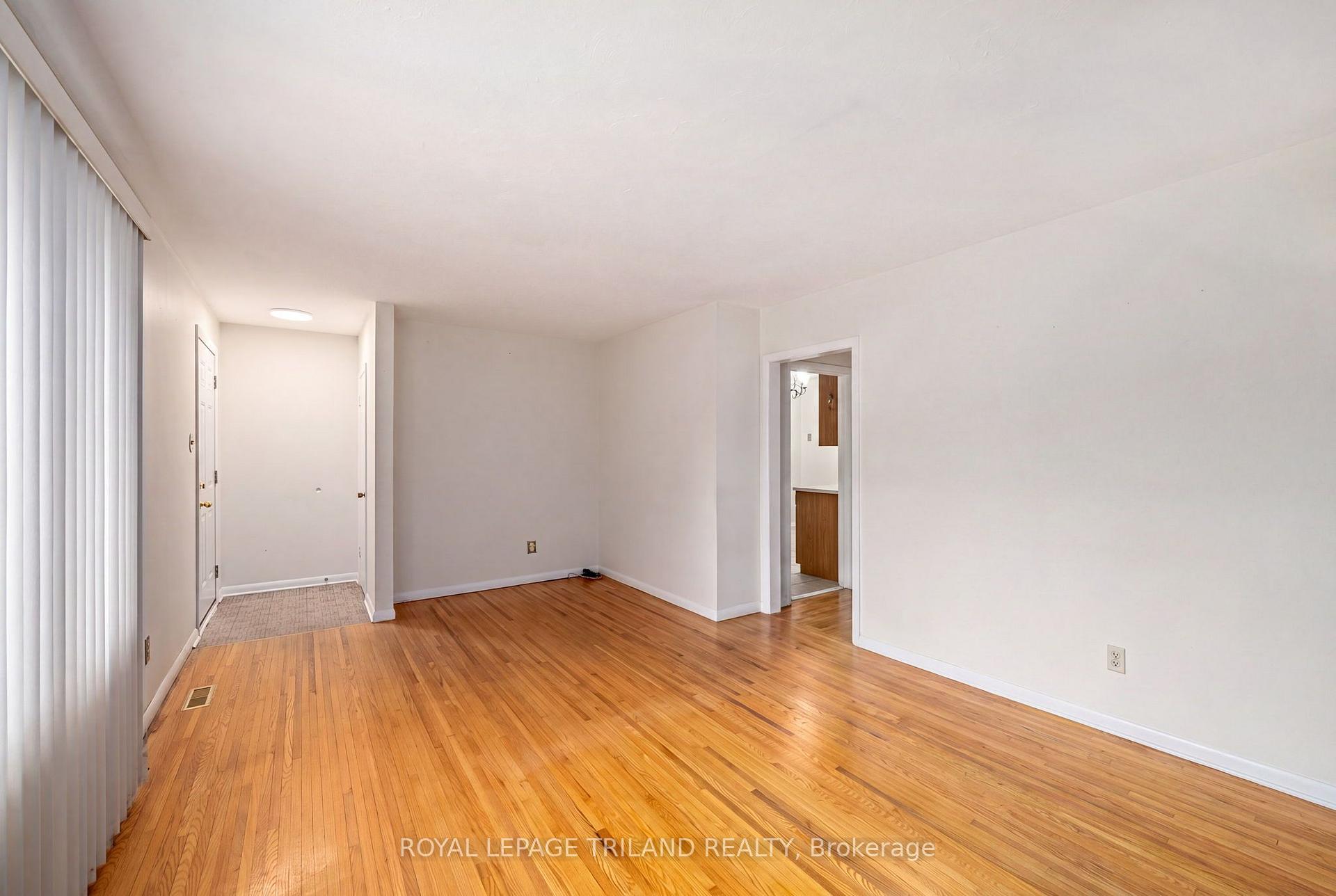 Photo 10 of 160 Wellesley Crescent, London, East I — HOMEH