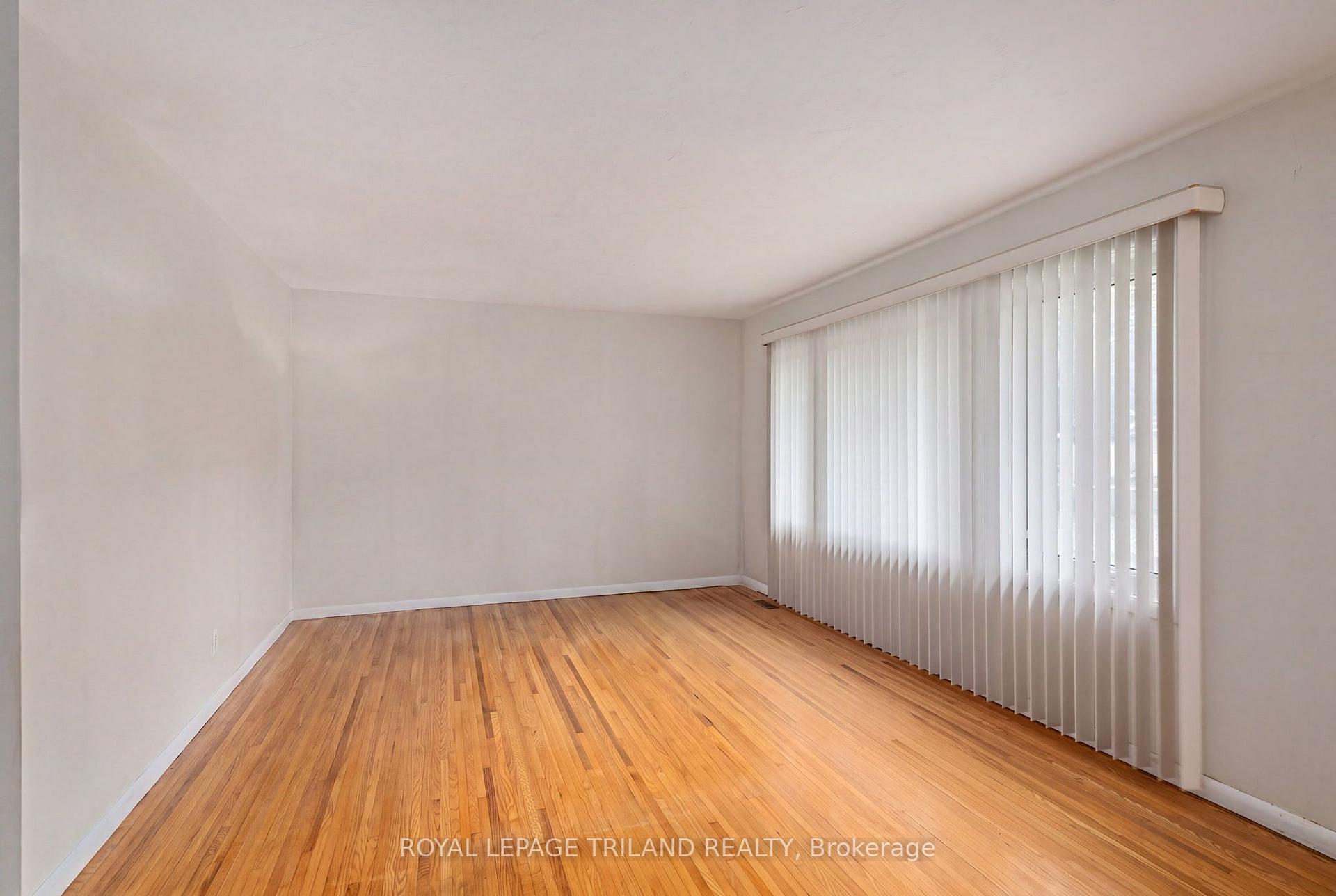 Photo 11 of 160 Wellesley Crescent, London, East I — HOMEH