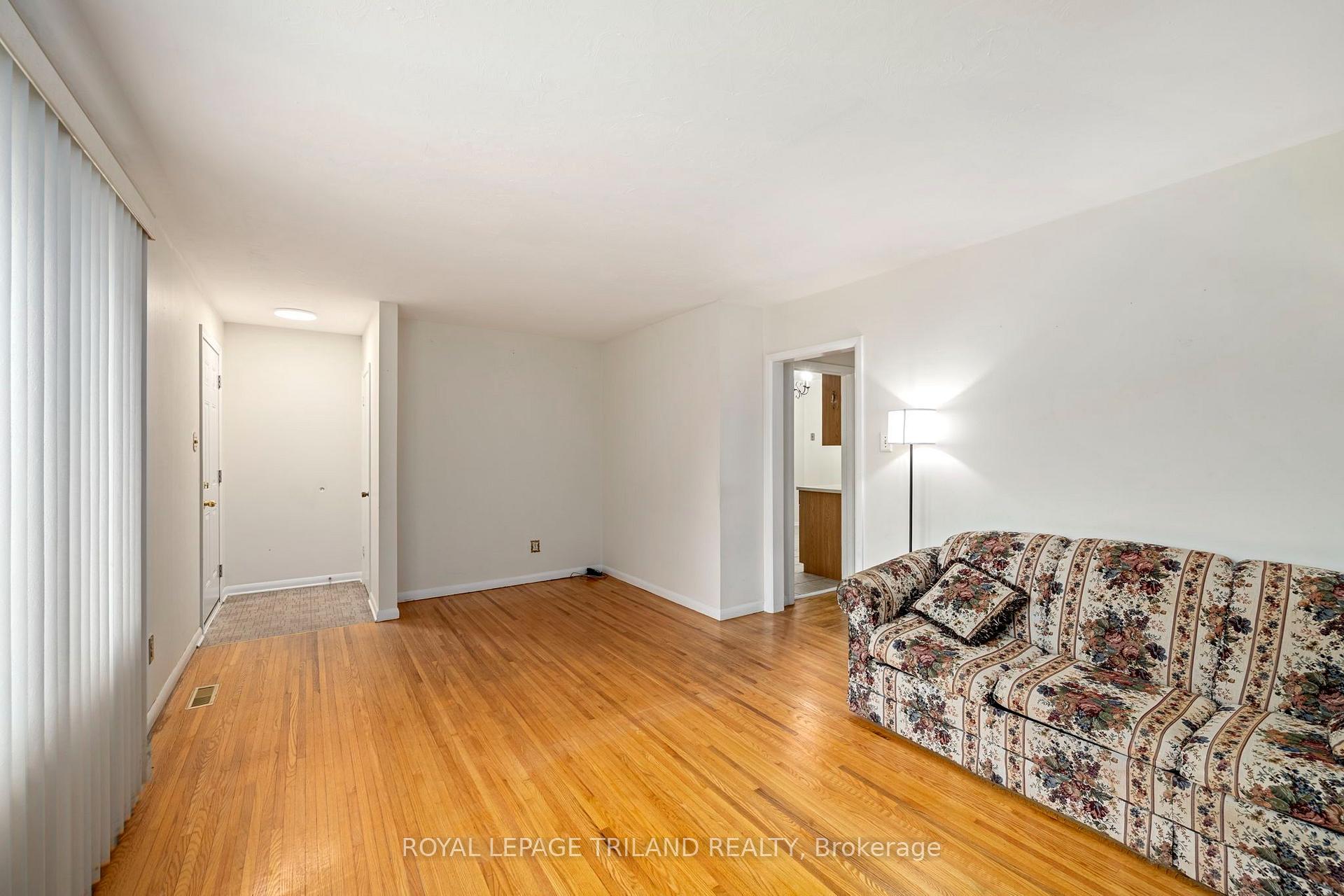 Photo 17 of 160 Wellesley Crescent, London, East I — HOMEH