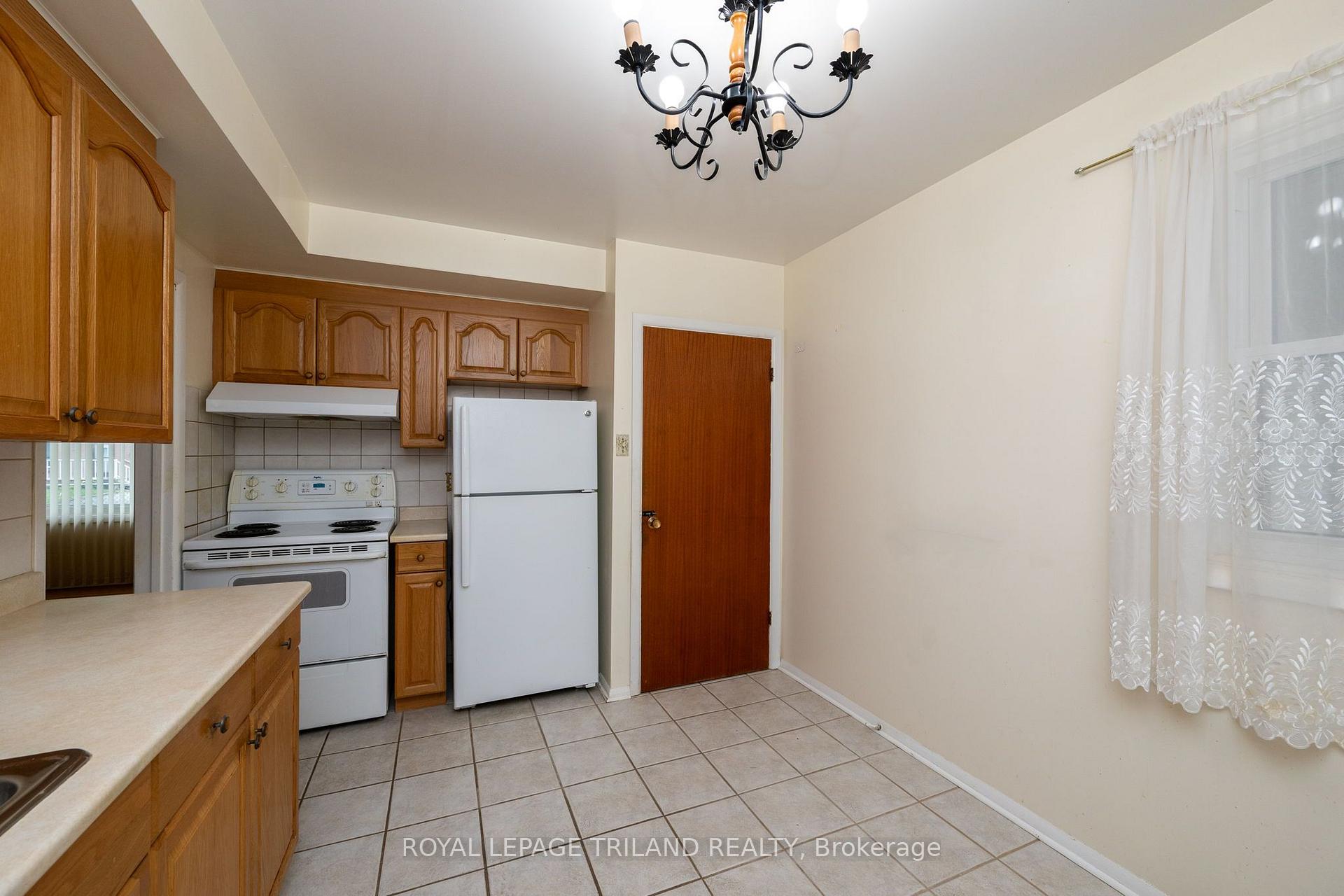 Photo 19 of 160 Wellesley Crescent, London, East I — HOMEH