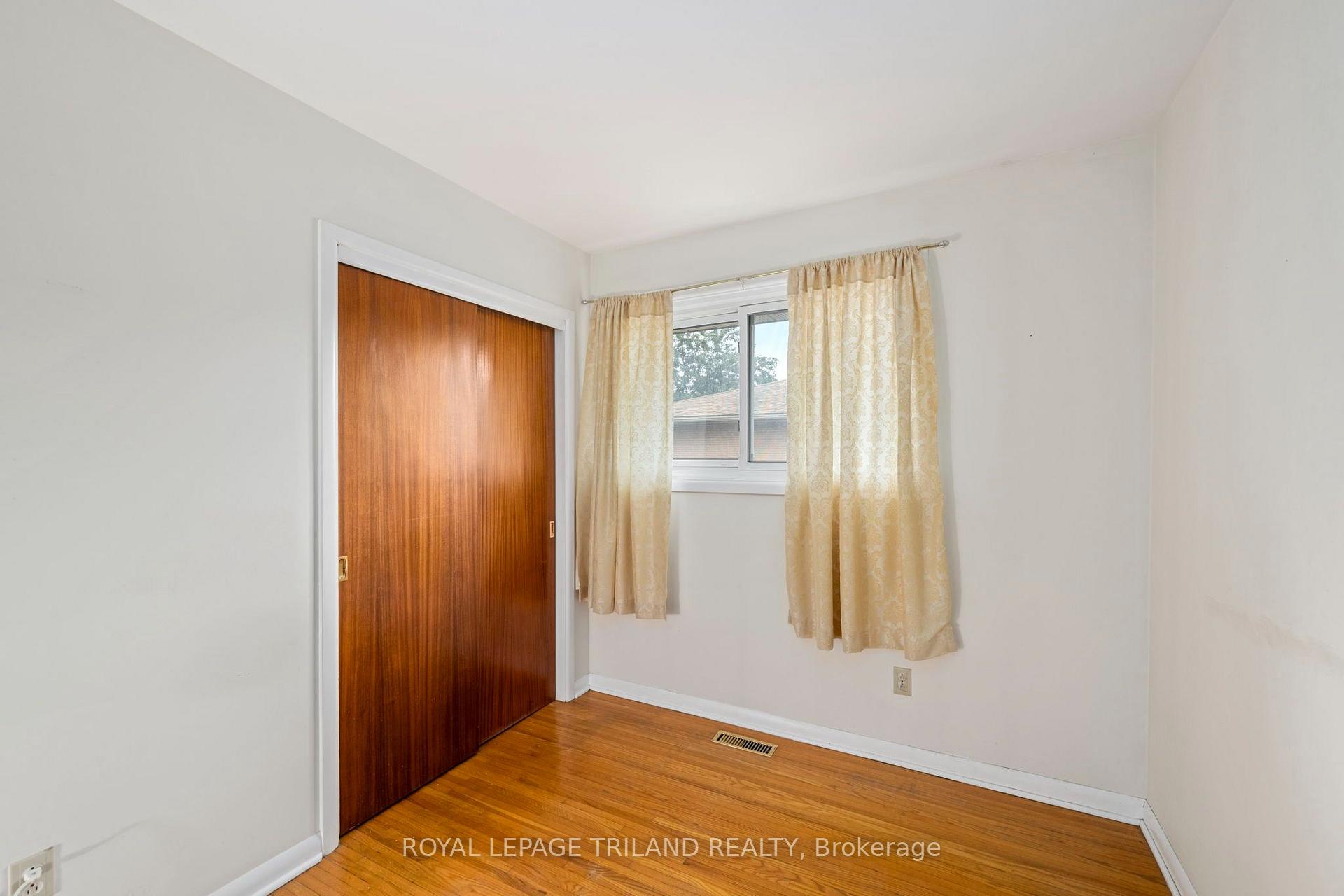 Photo 22 of 160 Wellesley Crescent, London, East I — HOMEH