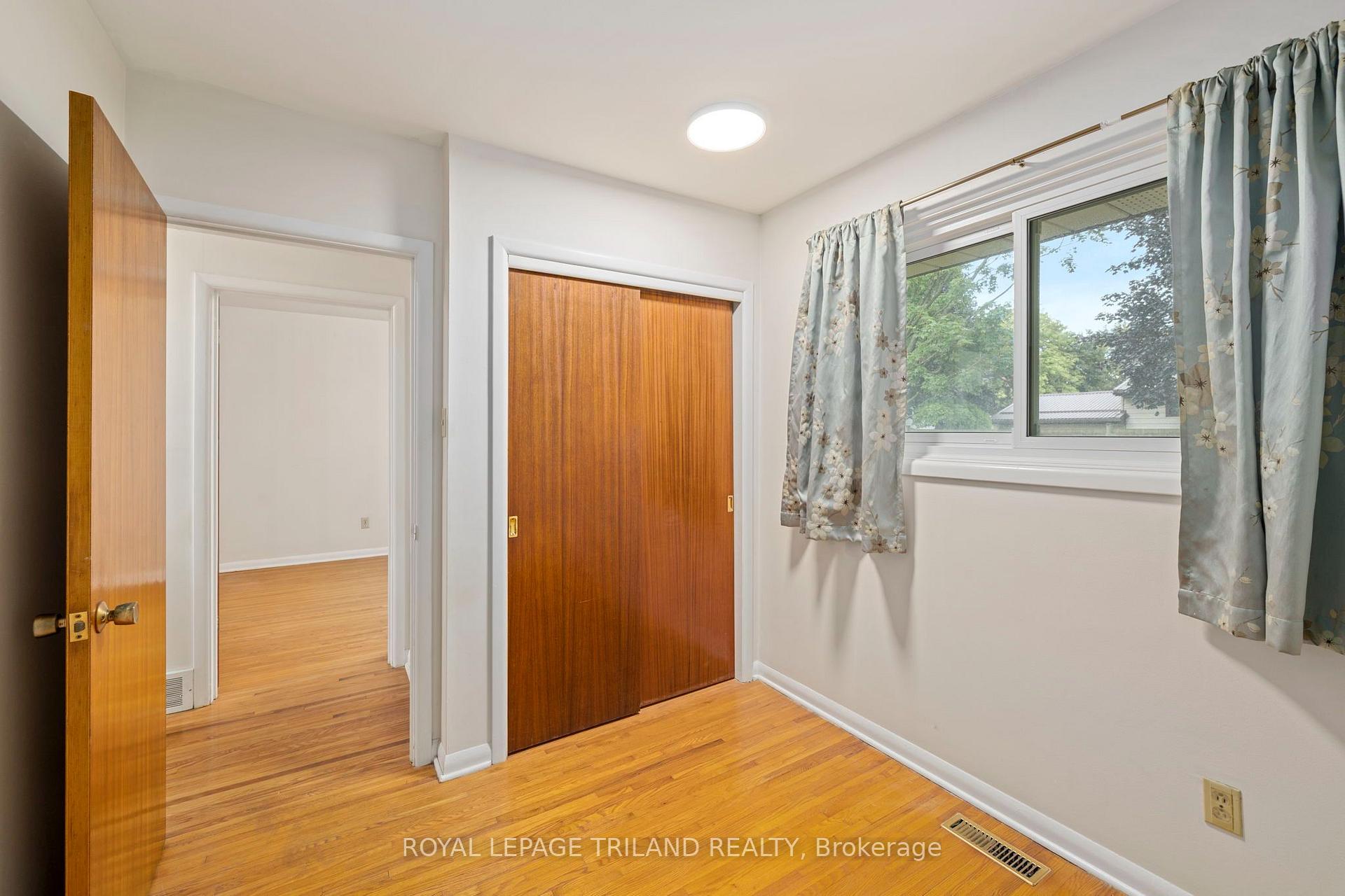 Photo 25 of 160 Wellesley Crescent, London, East I — HOMEH