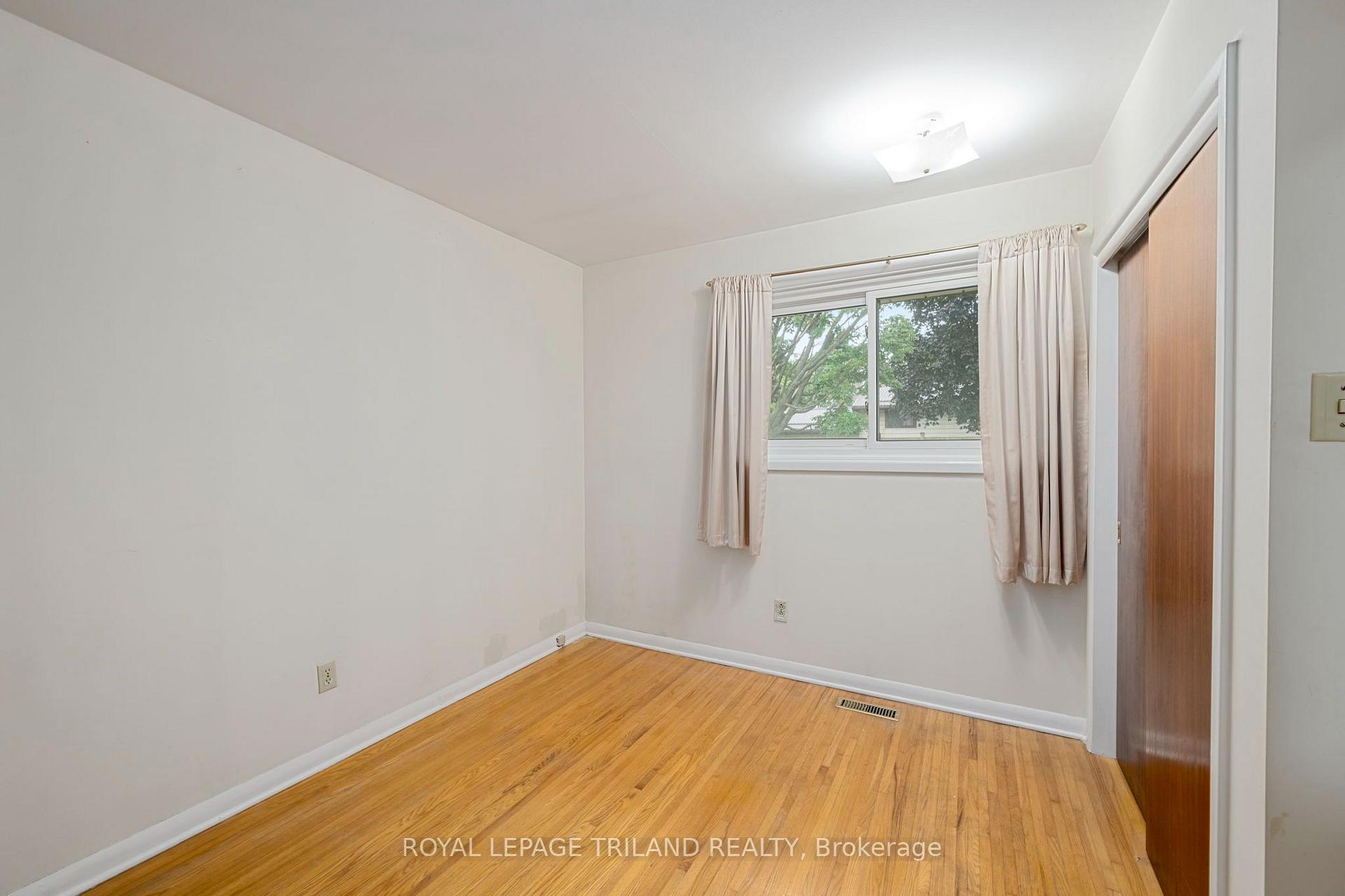 Photo 26 of 160 Wellesley Crescent, London, East I — HOMEH