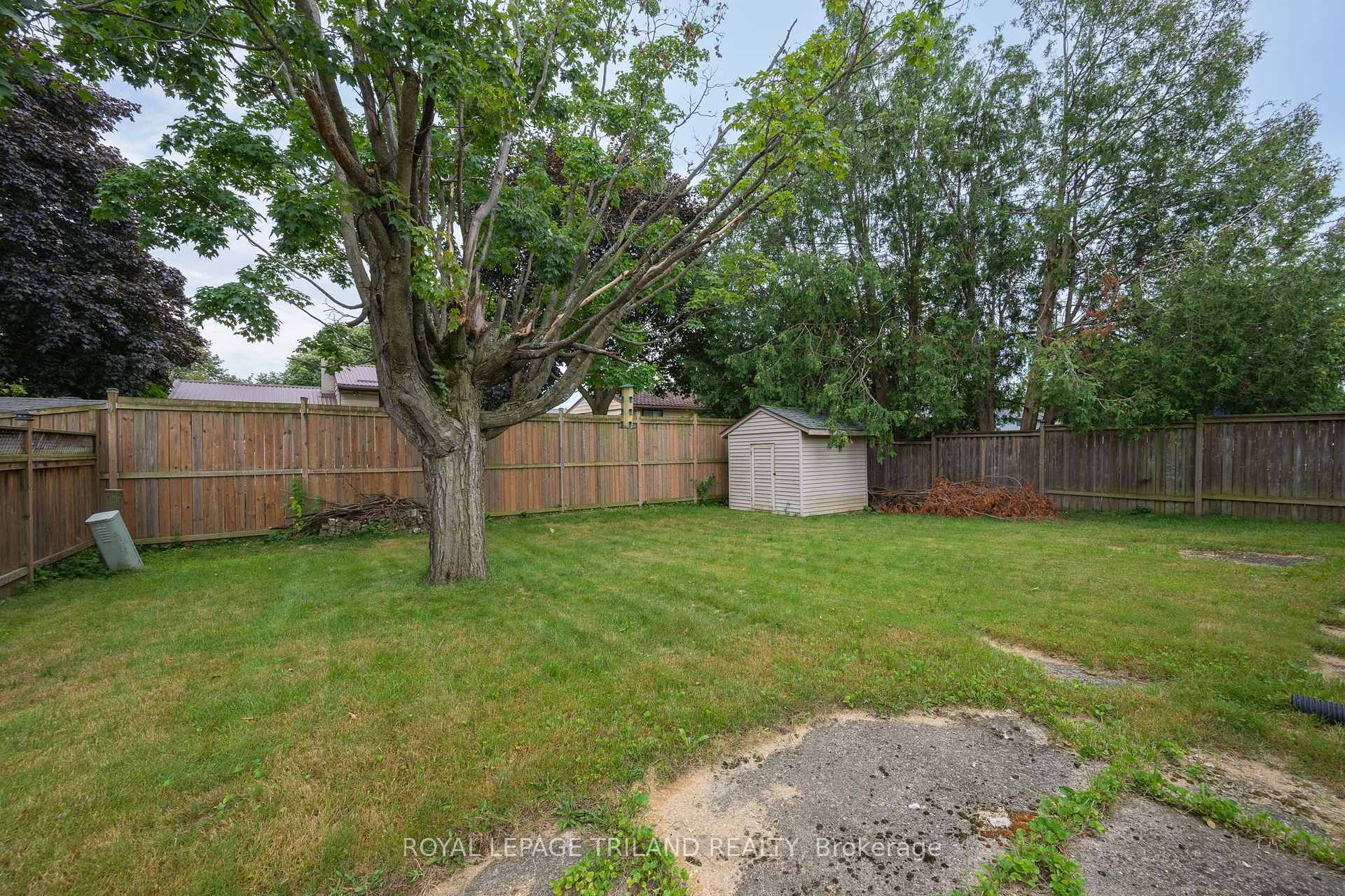 Photo 33 of 160 Wellesley Crescent, London, East I — HOMEH