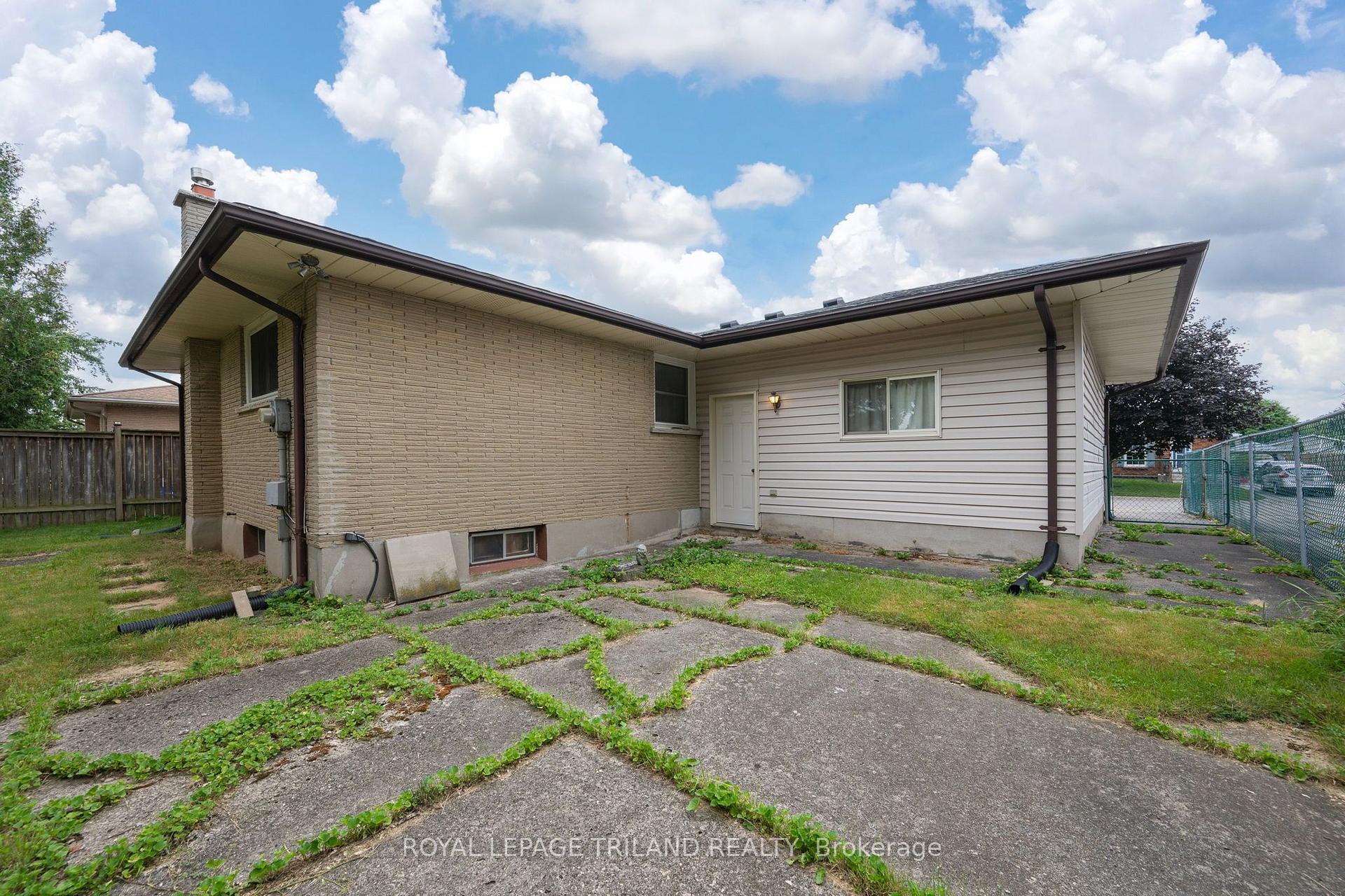 Photo 36 of 160 Wellesley Crescent, London, East I — HOMEH