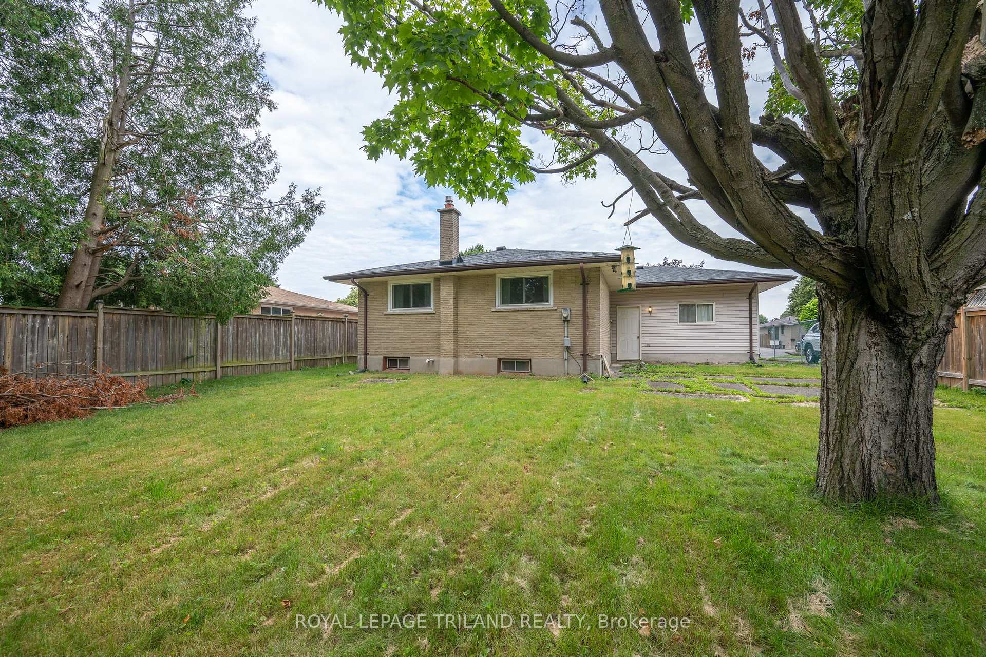 Photo 38 of 160 Wellesley Crescent, London, East I — HOMEH