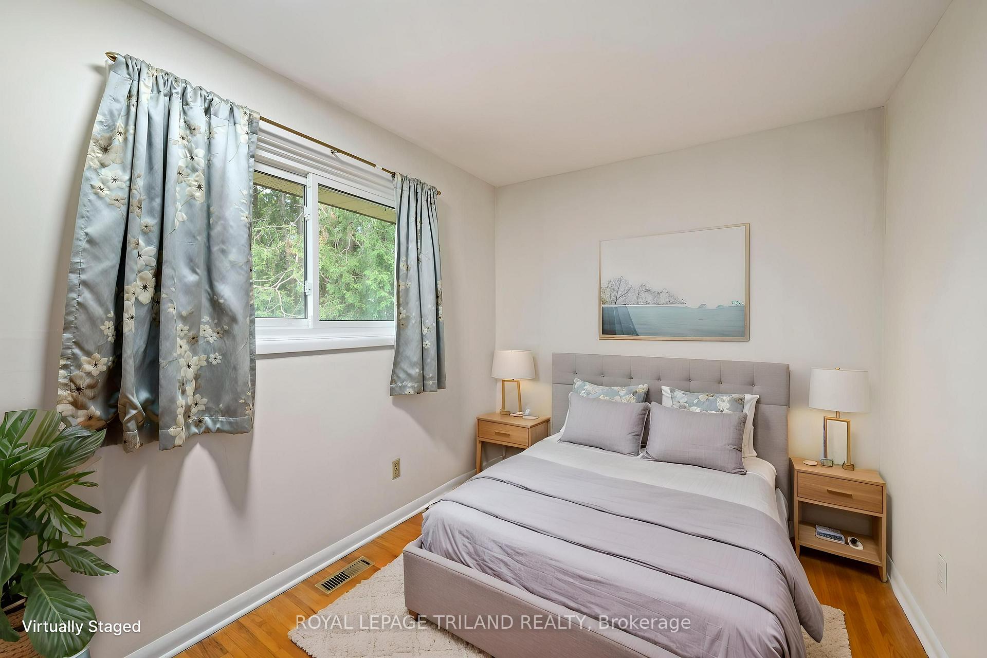Photo 16 of 160 Wellesley Crescent, London, East I — HOMEH