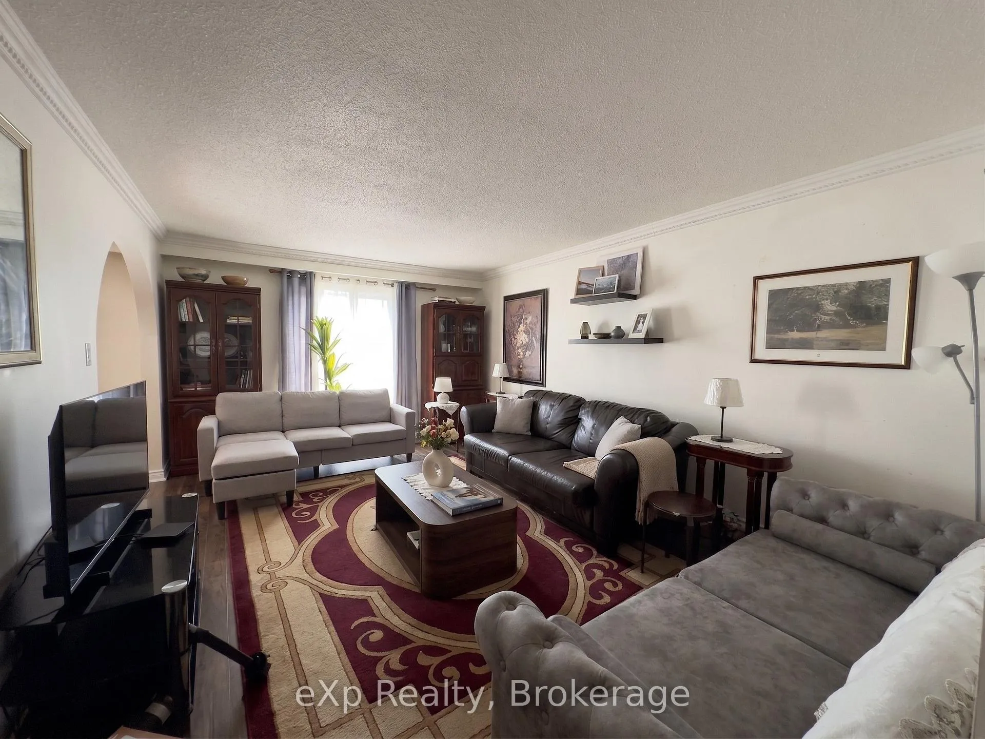 Photo 4 of 7601 Lockington Crescent, Mississauga, Malton — HOMEH