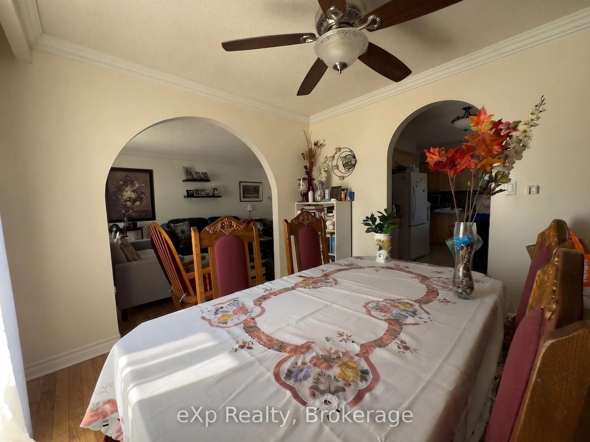 Photo 5 of 7601 Lockington Crescent, Mississauga, Malton — HOMEH