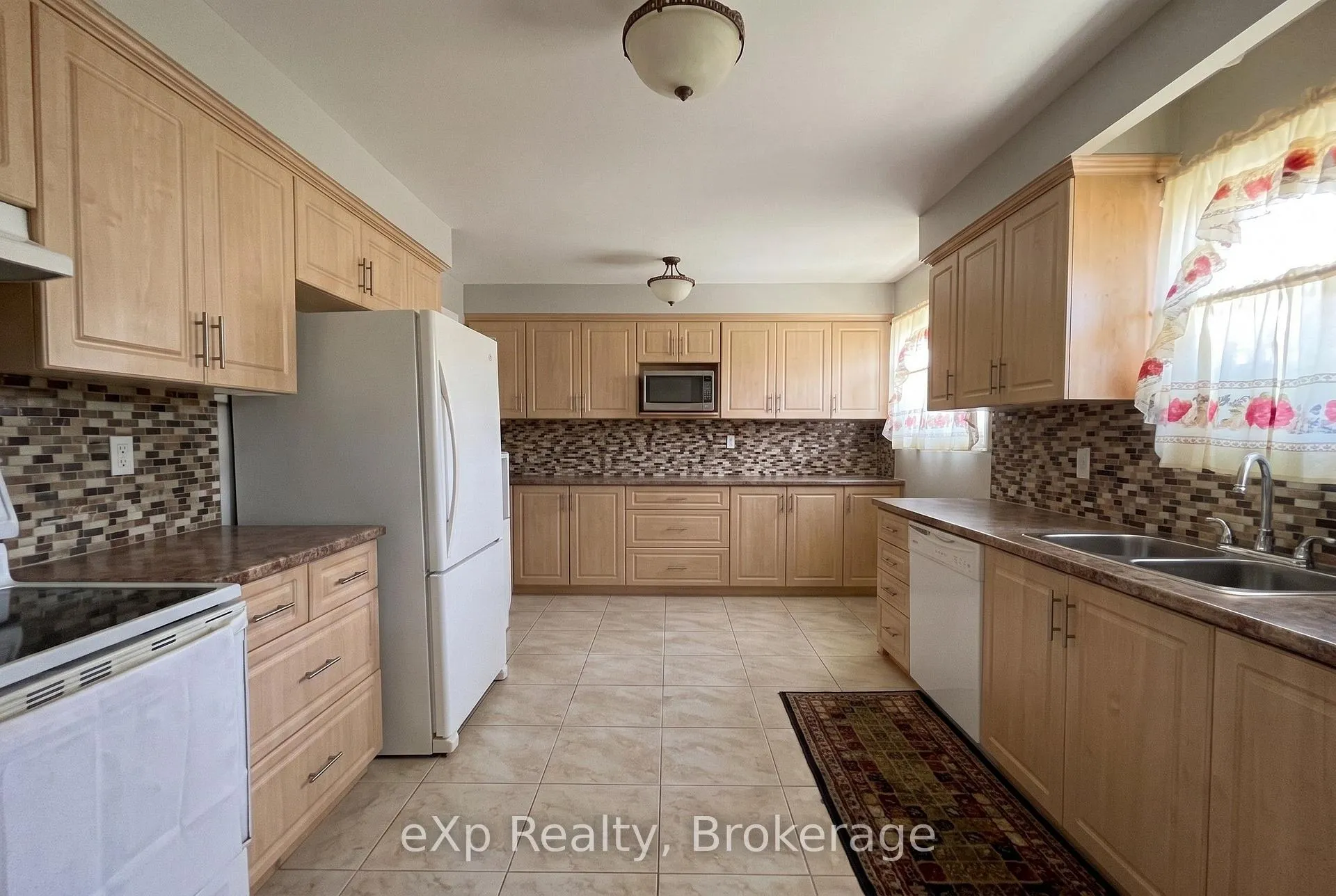 Photo 6 of 7601 Lockington Crescent, Mississauga, Malton — HOMEH