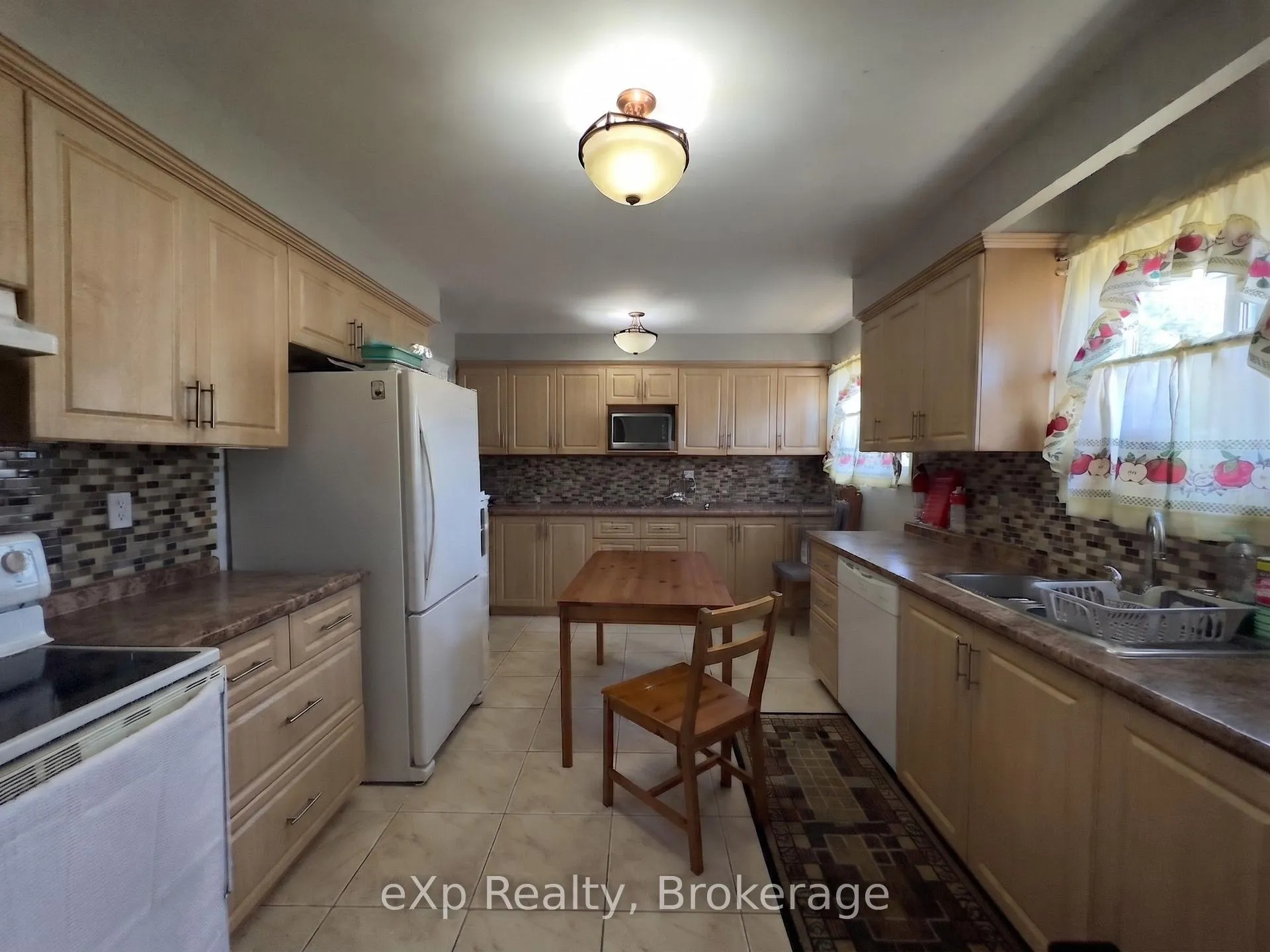 Photo 7 of 7601 Lockington Crescent, Mississauga, Malton — HOMEH