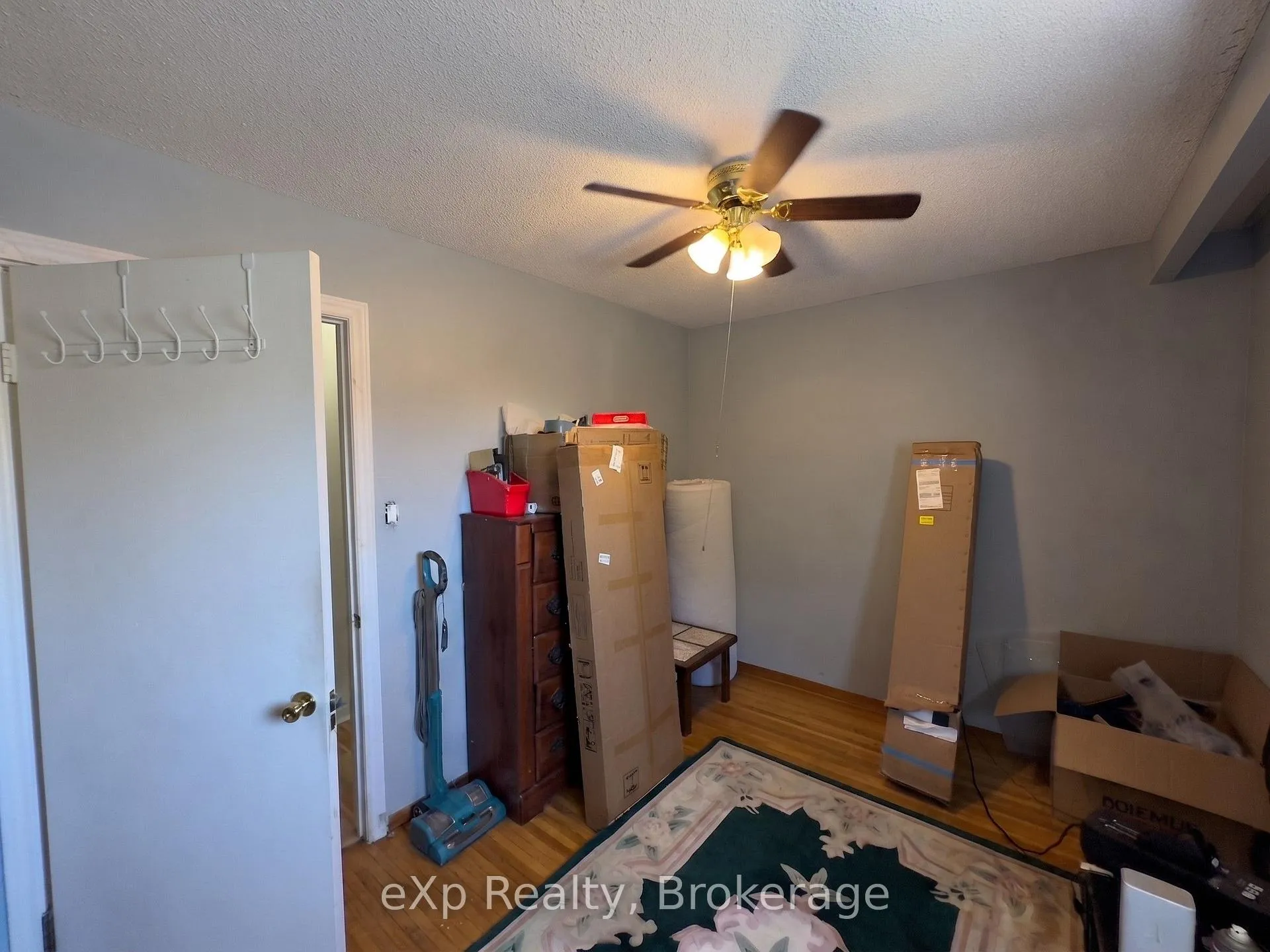 Photo 10 of 7601 Lockington Crescent, Mississauga, Malton — HOMEH