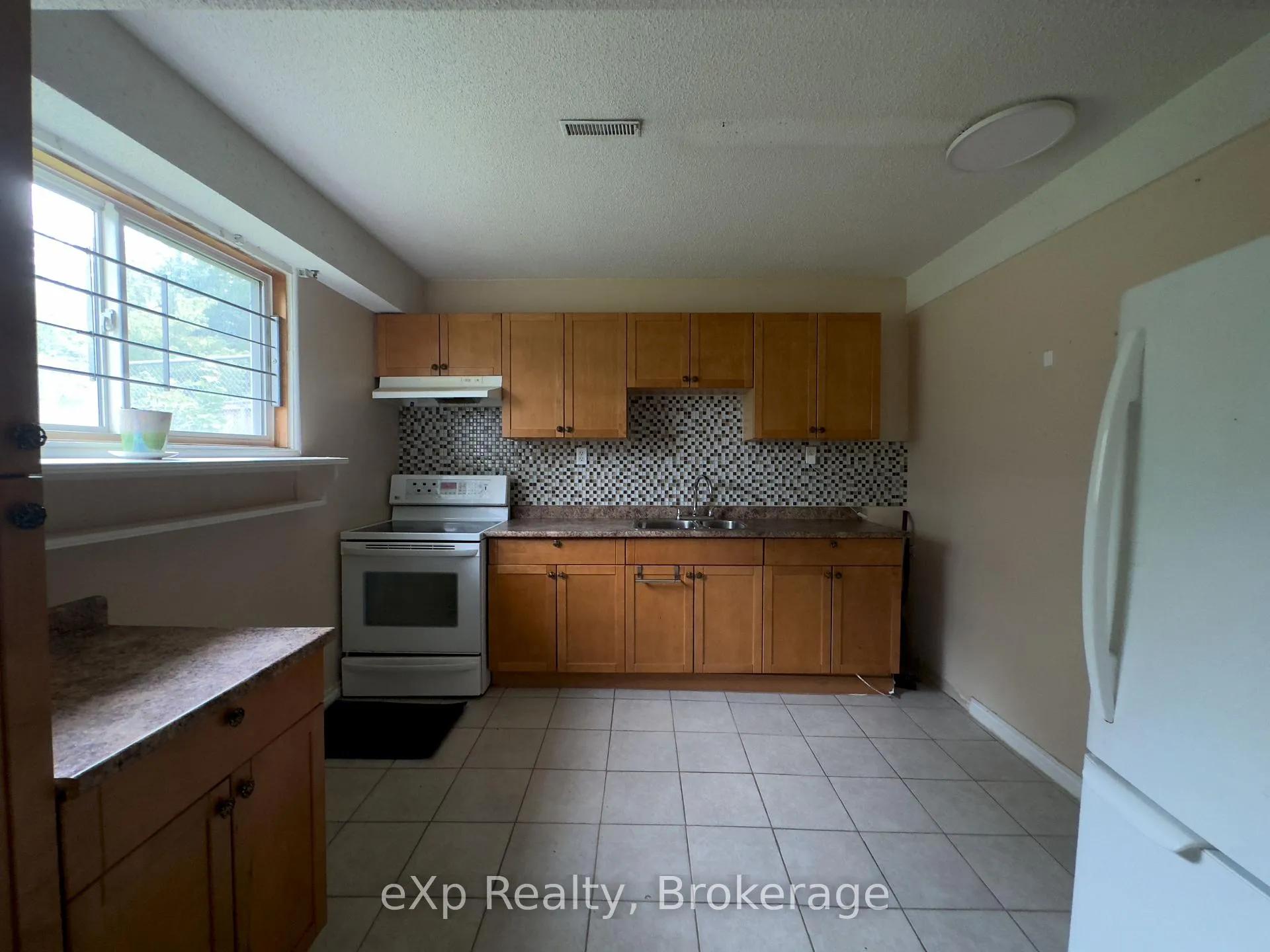 Photo 17 of 7601 Lockington Crescent, Mississauga, Malton — HOMEH