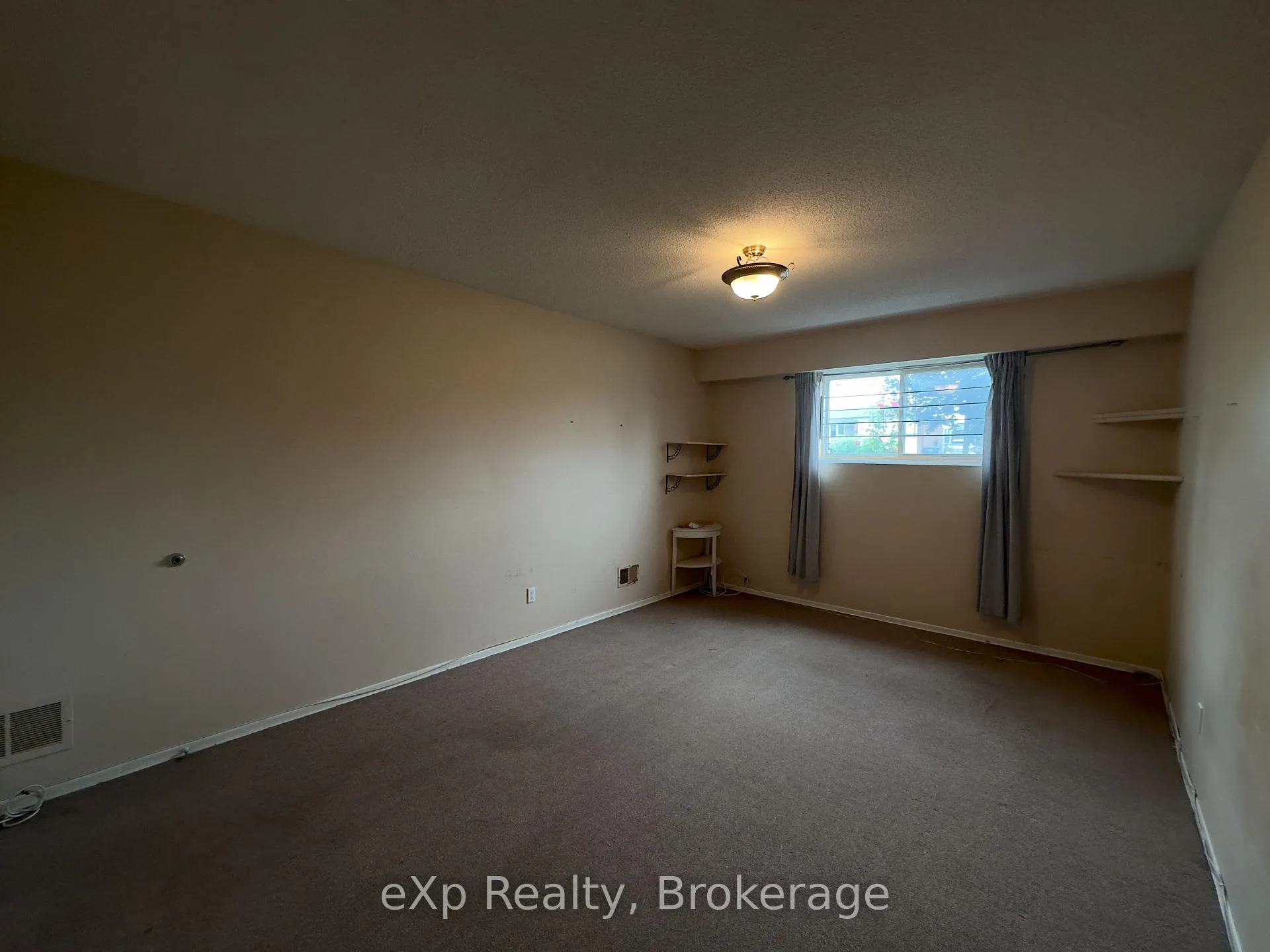 Photo 22 of 7601 Lockington Crescent, Mississauga, Malton — HOMEH