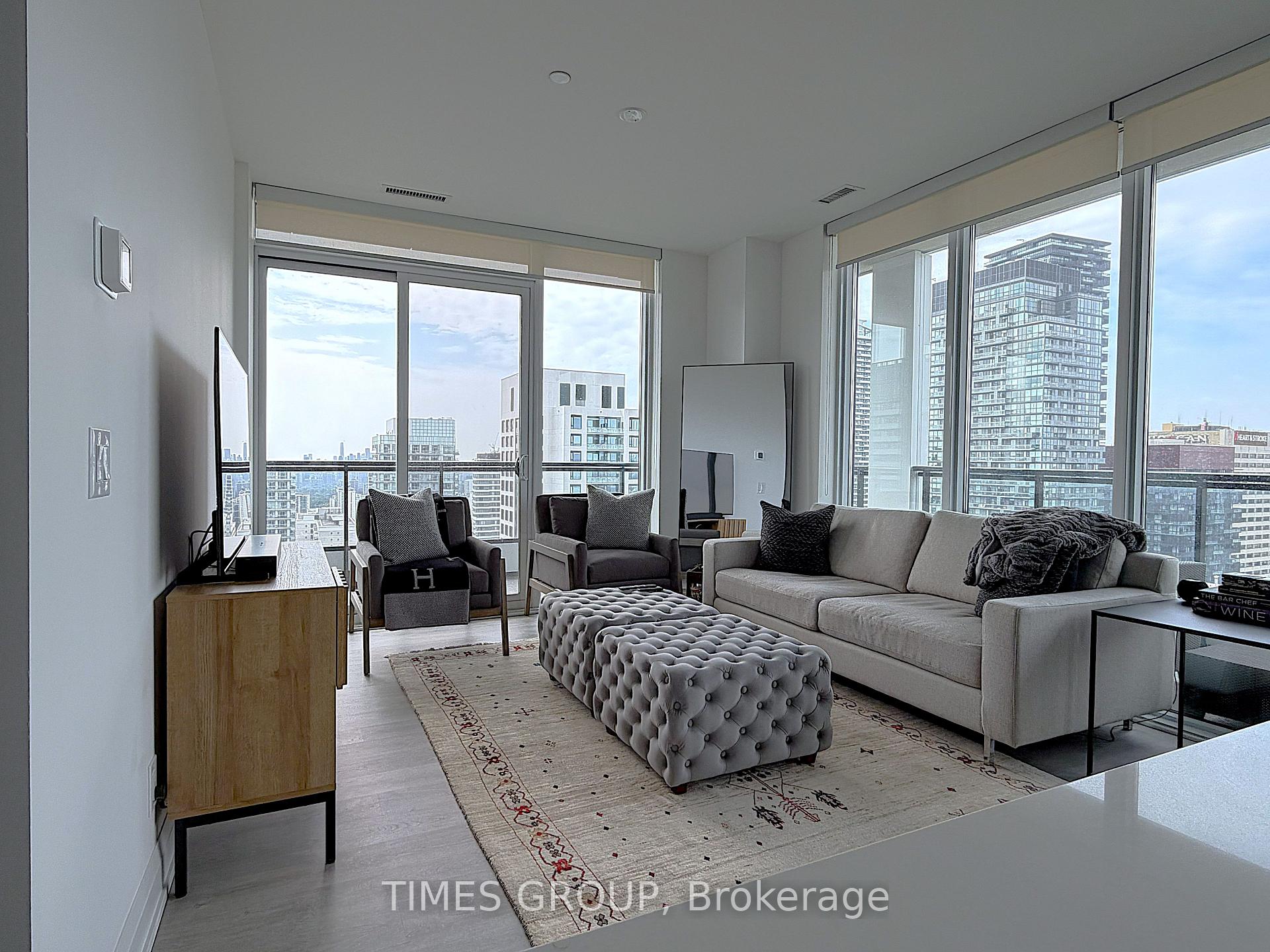 Photo 3 of Unit 3507, 65 Broadway Avenue, Toronto, Mount Pleasant West — HOMEH
