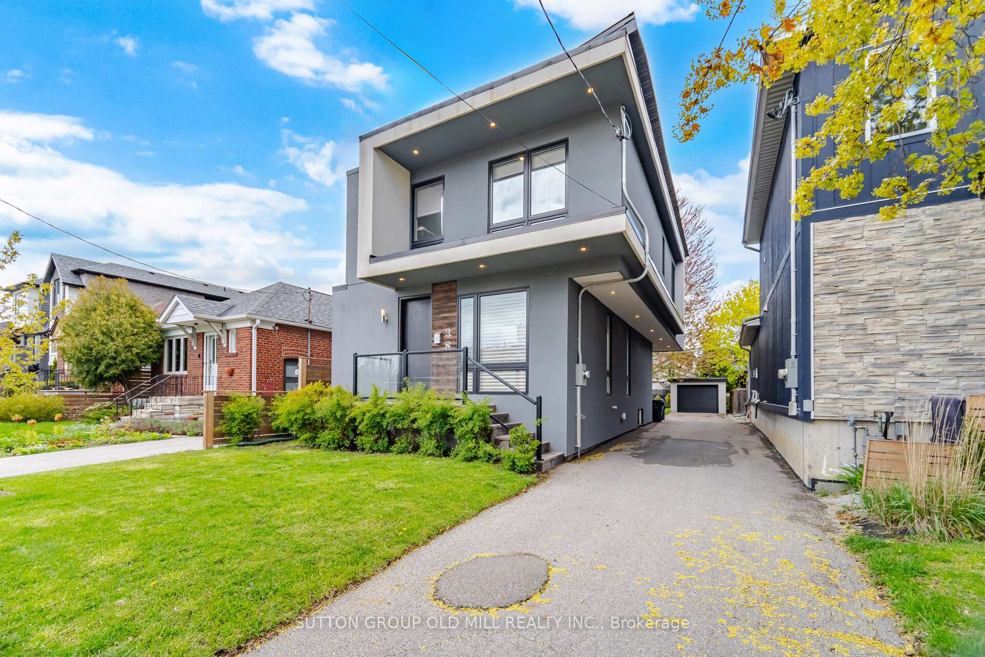 Photo 2 of 38 Algoma Street, Etobicoke, Mimico — HOMEH