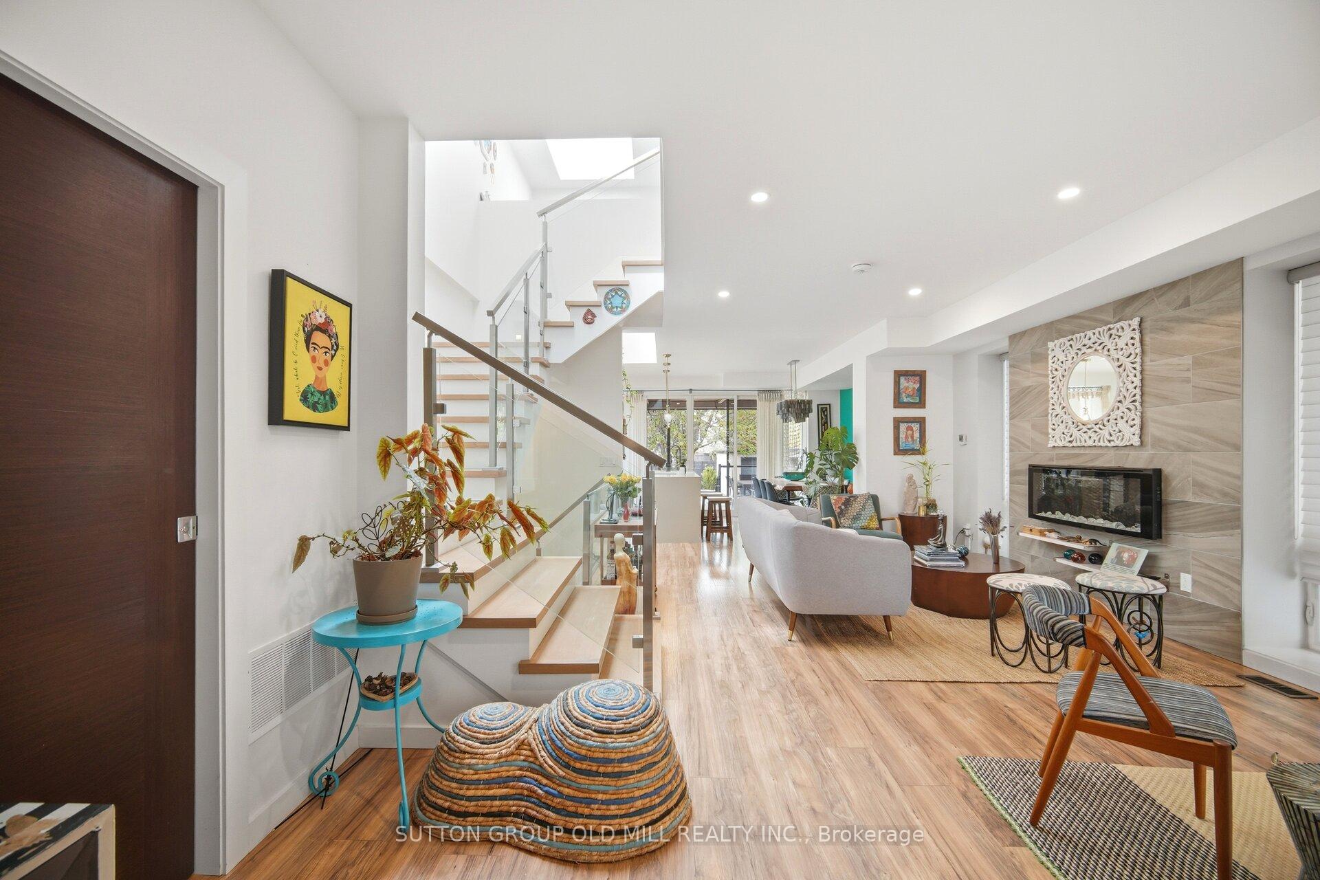 Photo 3 of 38 Algoma Street, Etobicoke, Mimico — HOMEH