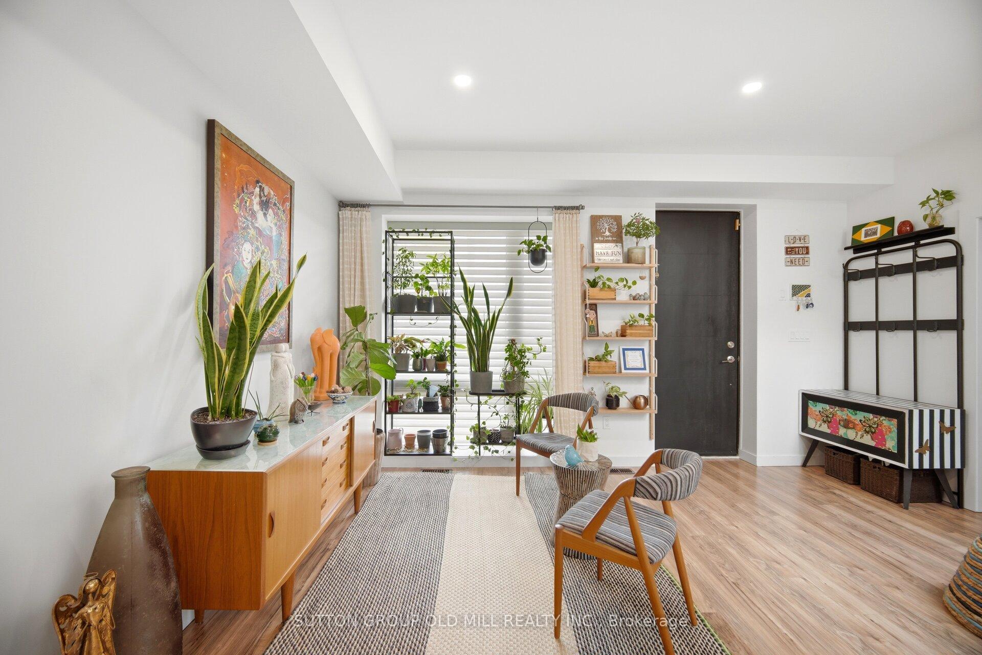 Photo 4 of 38 Algoma Street, Etobicoke, Mimico — HOMEH