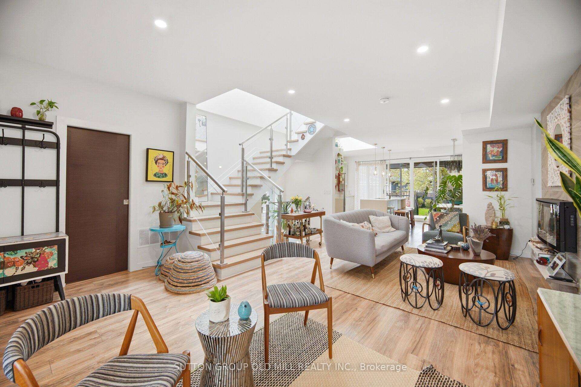 Photo 5 of 38 Algoma Street, Etobicoke, Mimico — HOMEH