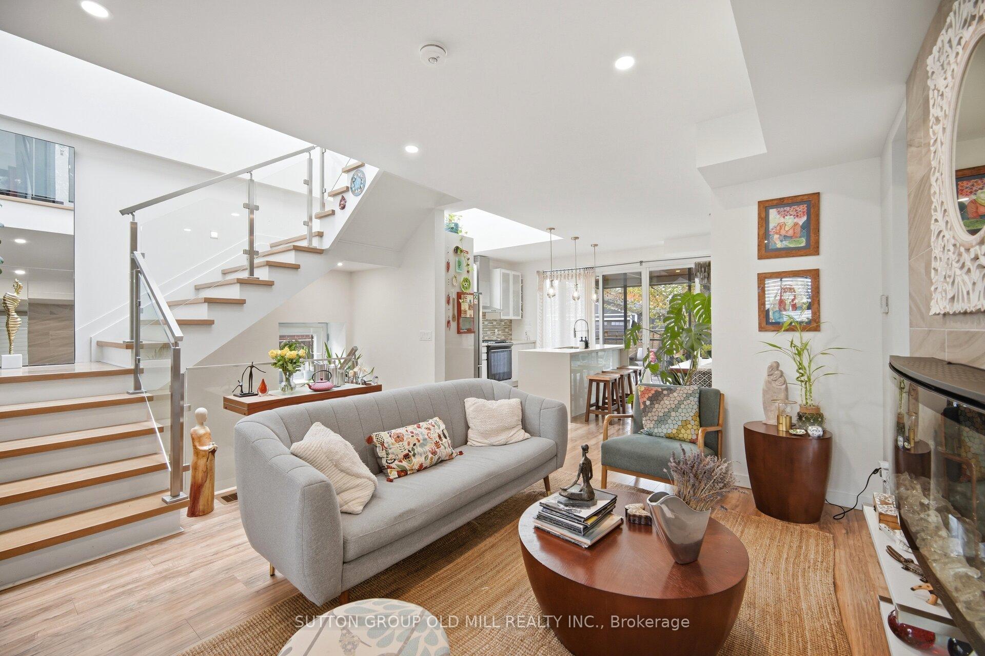 Photo 7 of 38 Algoma Street, Etobicoke, Mimico — HOMEH