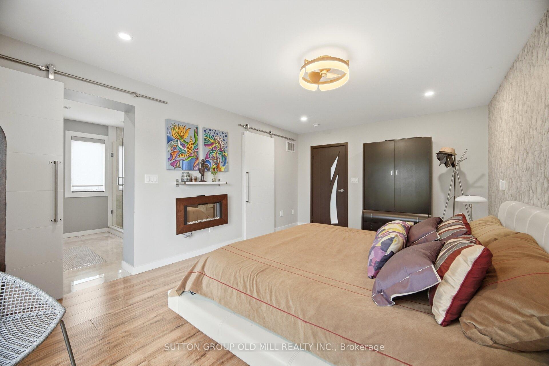Photo 17 of 38 Algoma Street, Etobicoke, Mimico — HOMEH