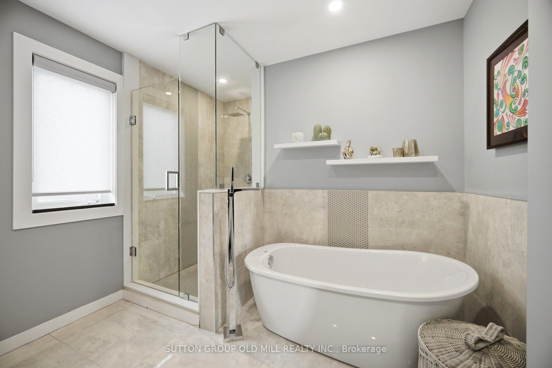 Photo 19 of 38 Algoma Street, Etobicoke, Mimico — HOMEH