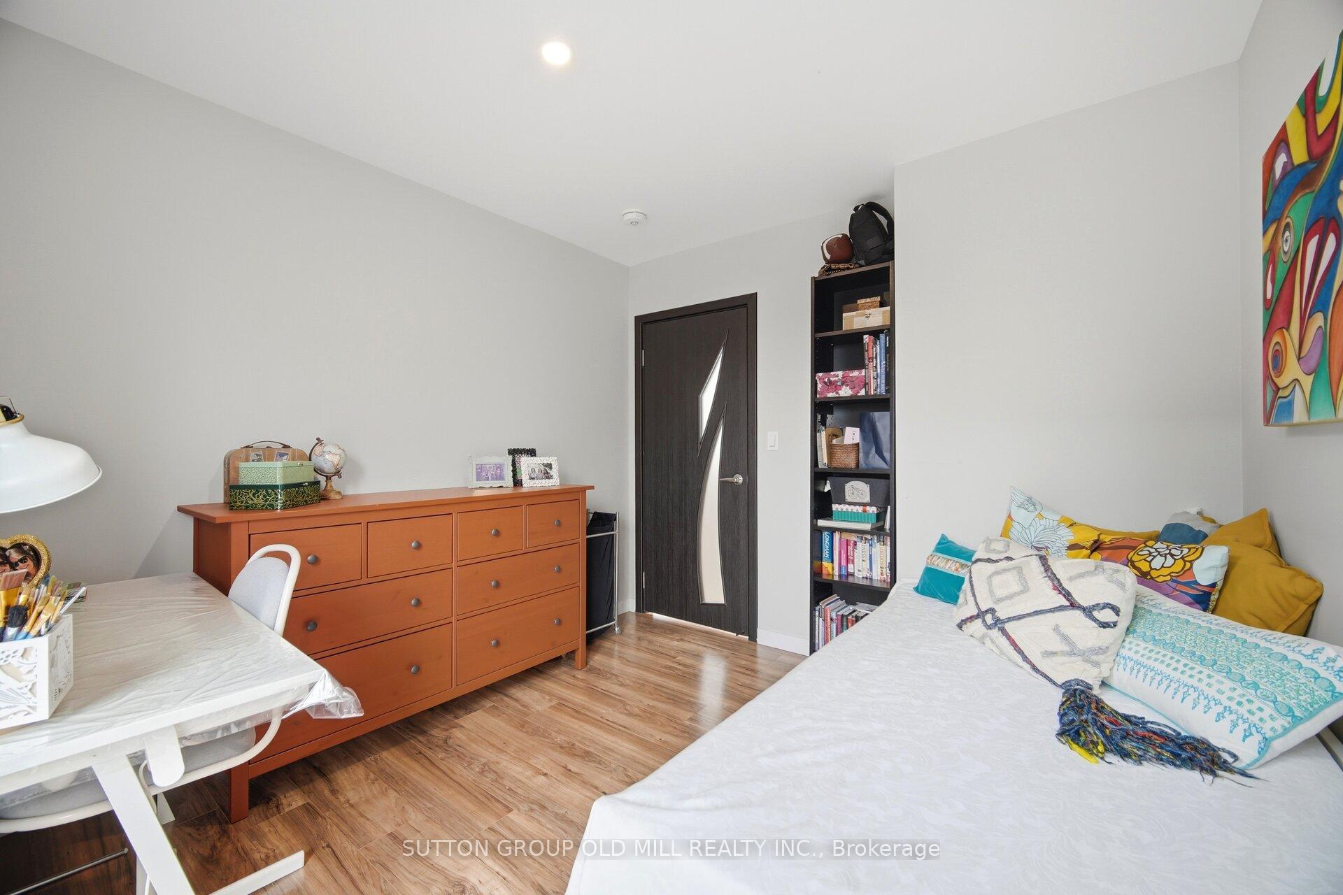 Photo 25 of 38 Algoma Street, Etobicoke, Mimico — HOMEH
