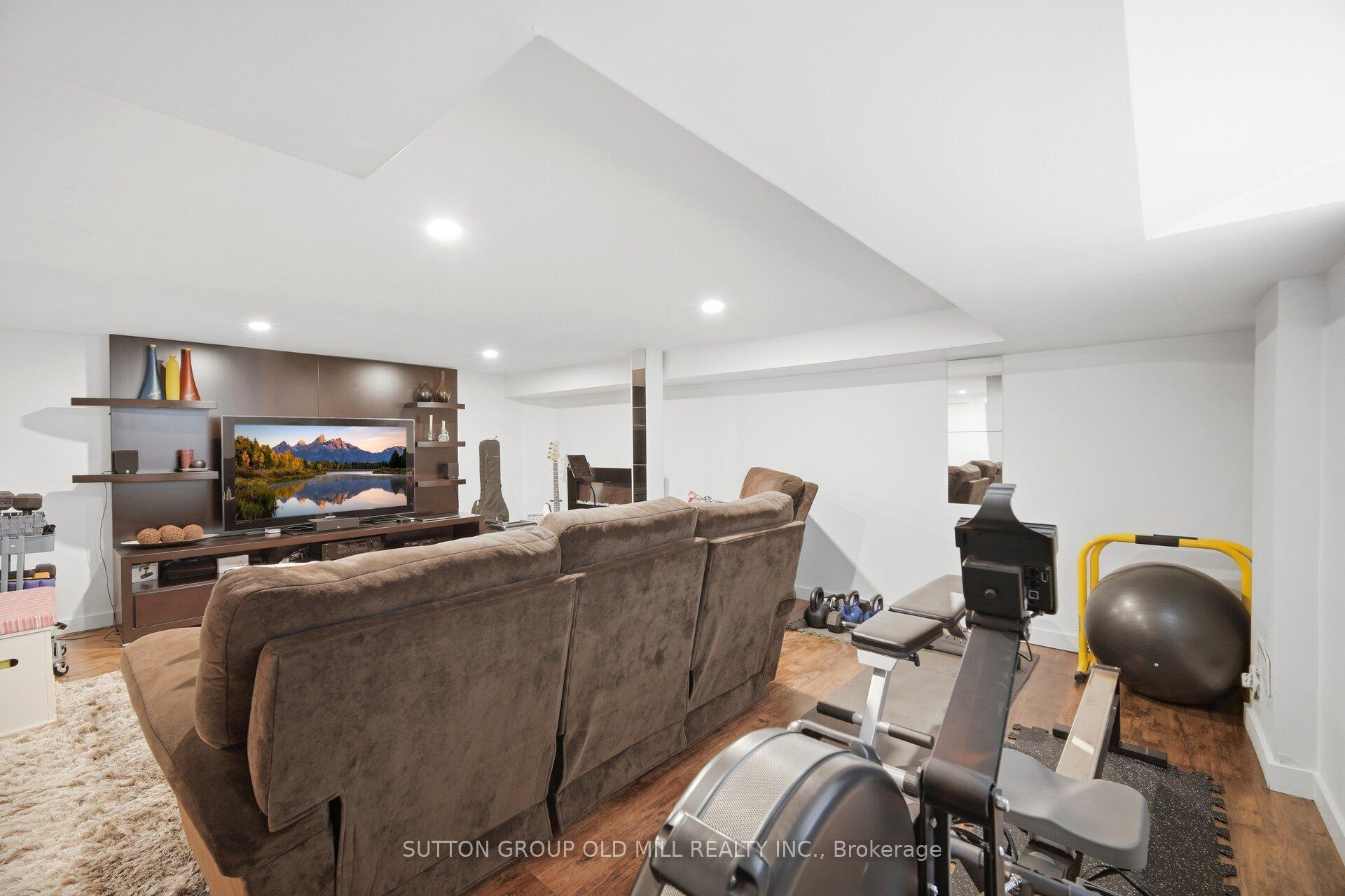 Photo 32 of 38 Algoma Street, Etobicoke, Mimico — HOMEH