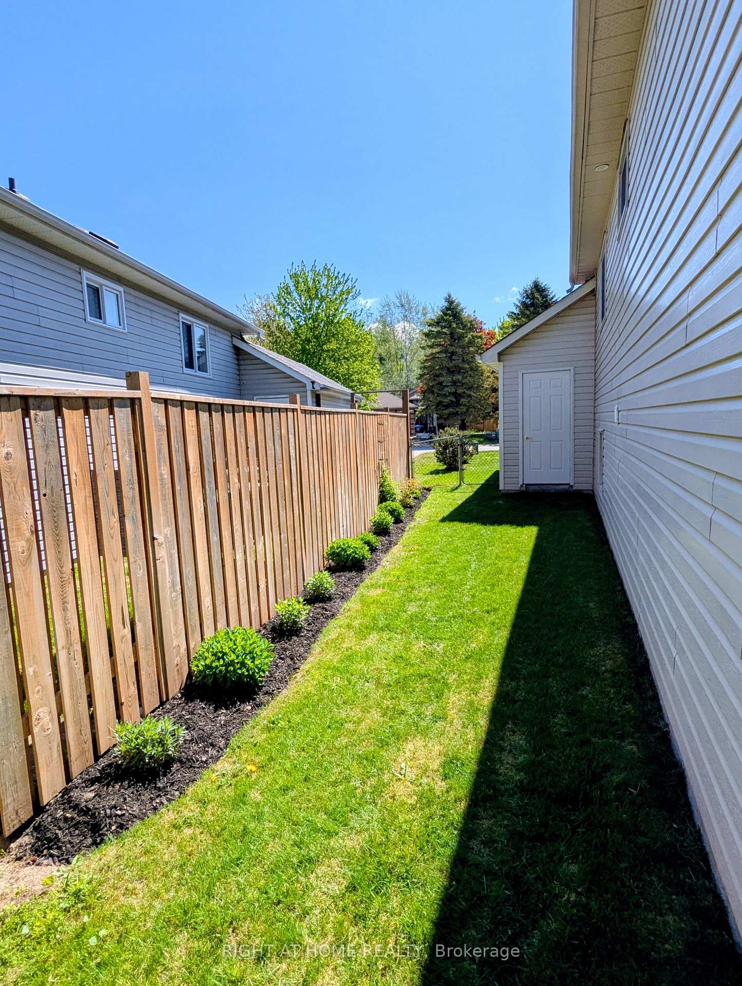 Photo 7 of 22 Donald Crescent, Wasaga Beach — HOMEH