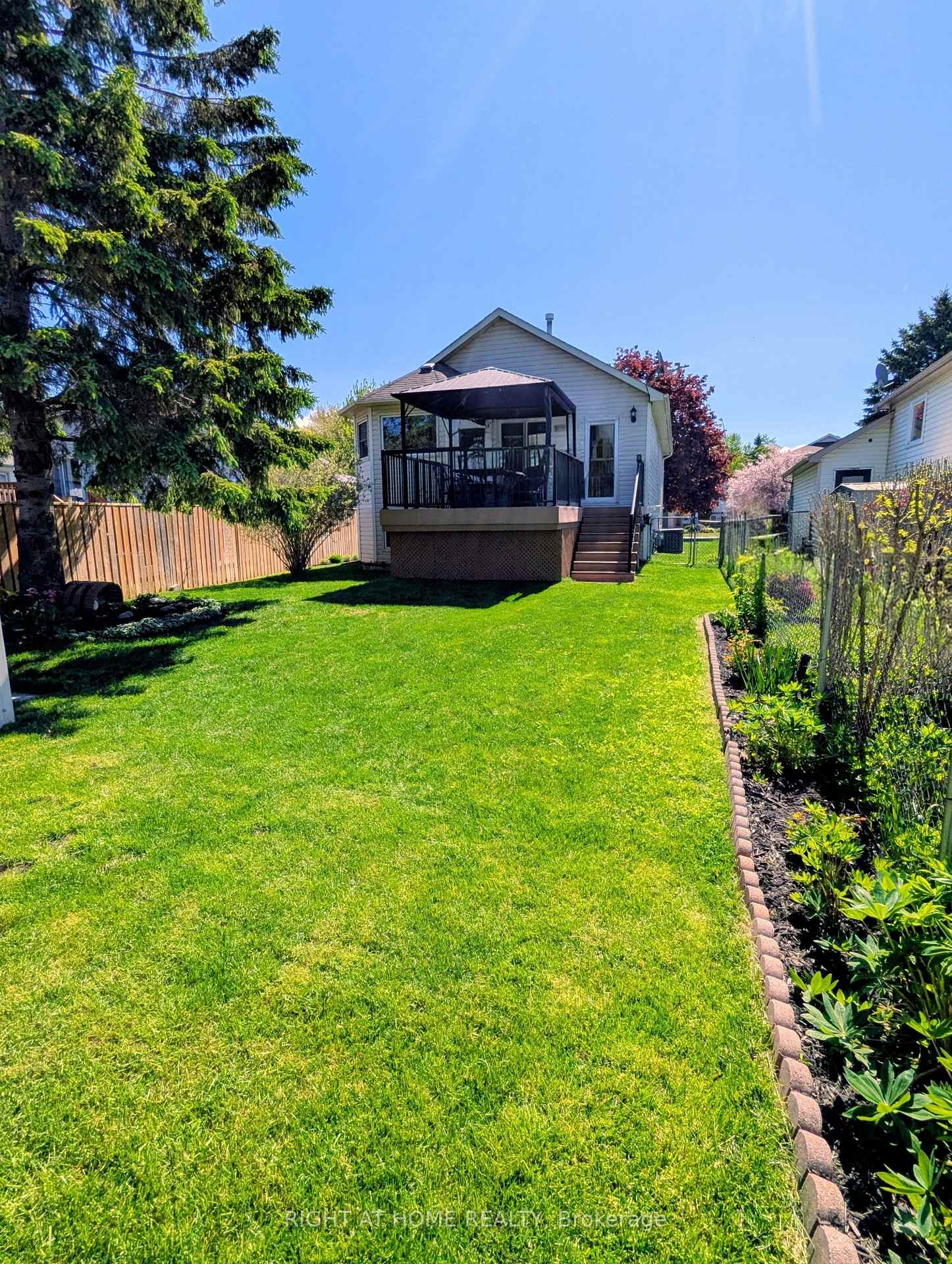 Photo 9 of 22 Donald Crescent, Wasaga Beach — HOMEH