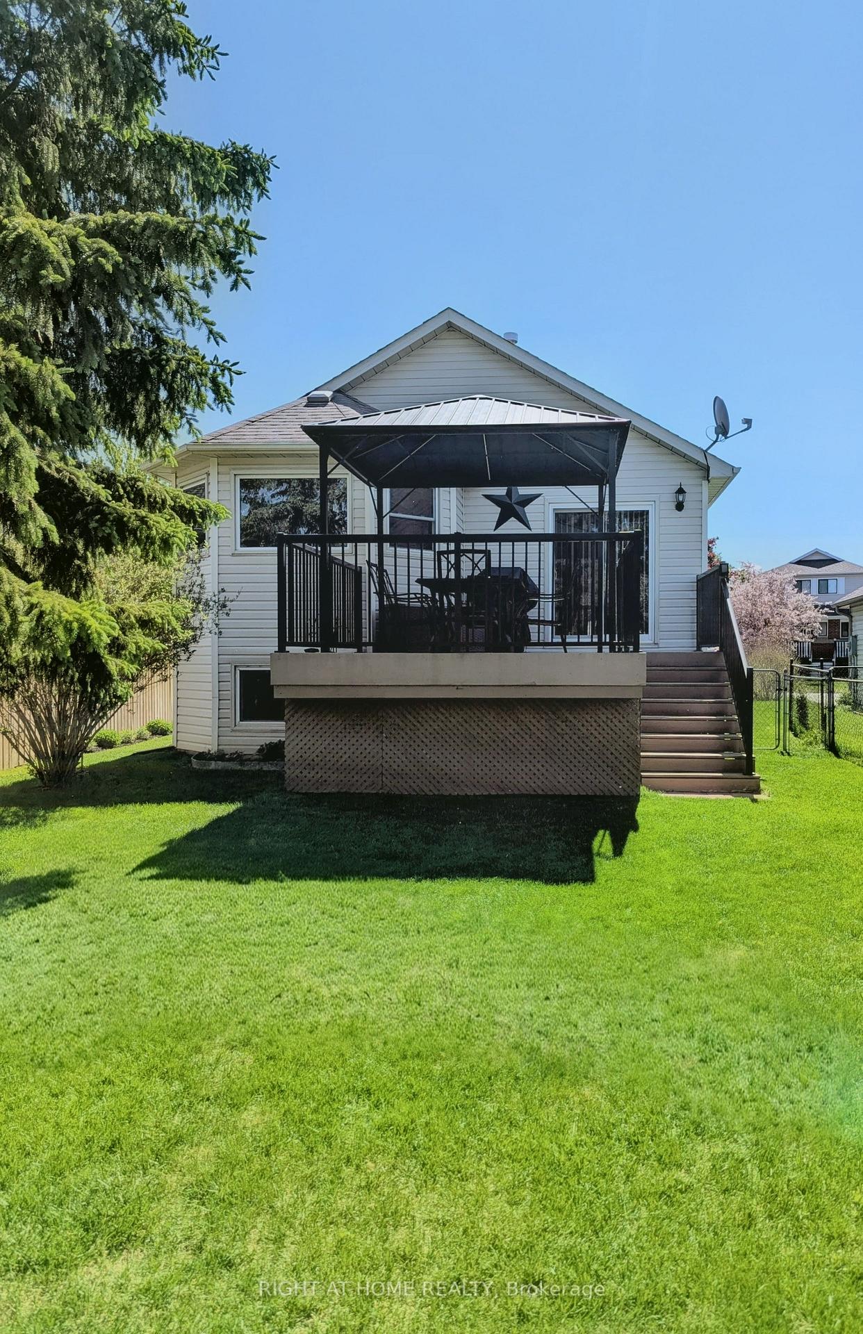 Photo 10 of 22 Donald Crescent, Wasaga Beach — HOMEH