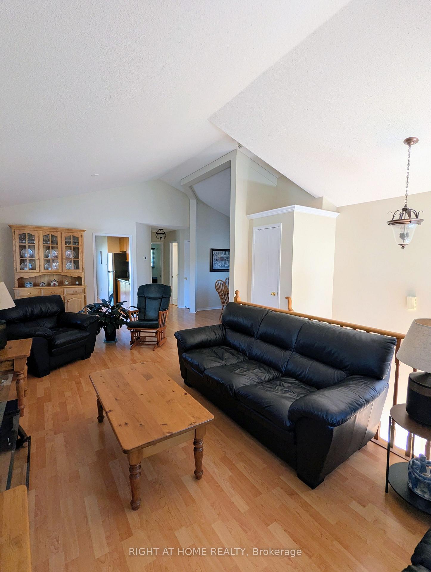 Photo 18 of 22 Donald Crescent, Wasaga Beach — HOMEH