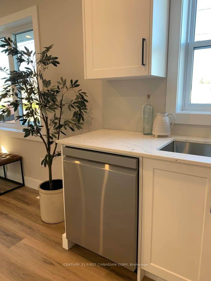 Photo 3 of Unit D, 200 Centre Street, St. Thomas — HOMEH