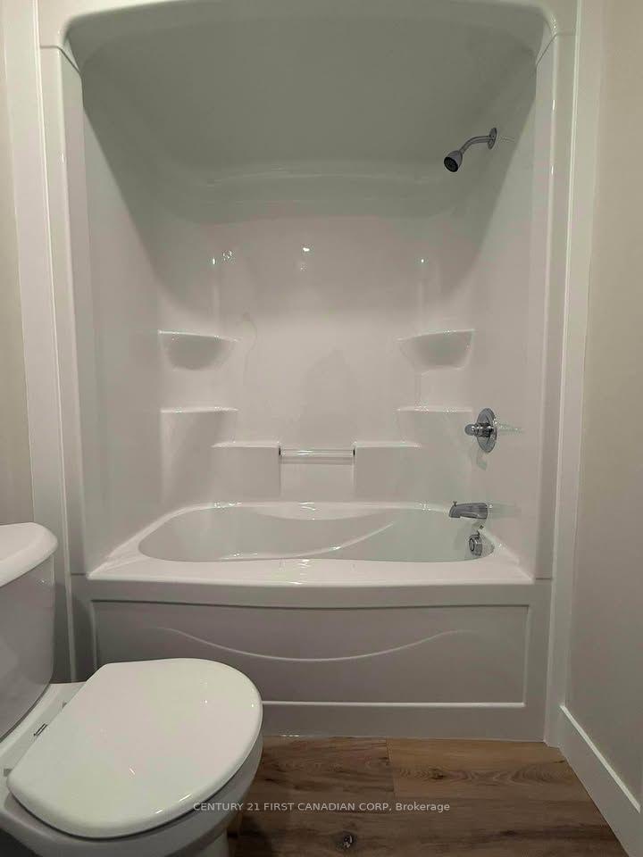 Photo 6 of Unit D, 200 Centre Street, St. Thomas — HOMEH