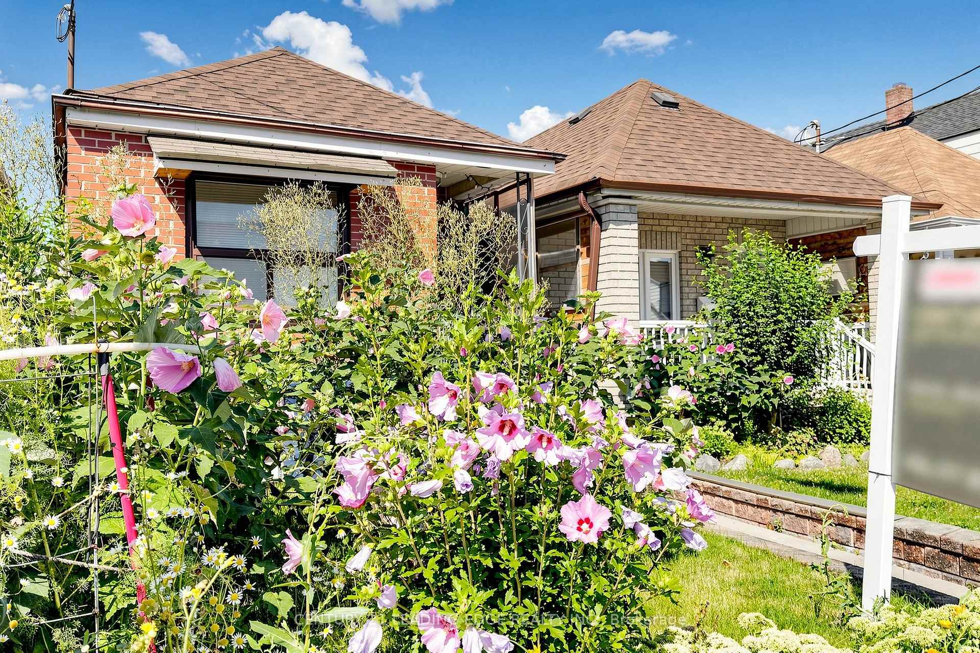 Photo 3 of 180 Gilbert Avenue, Toronto, Caledonia-Fairbank — HOMEH