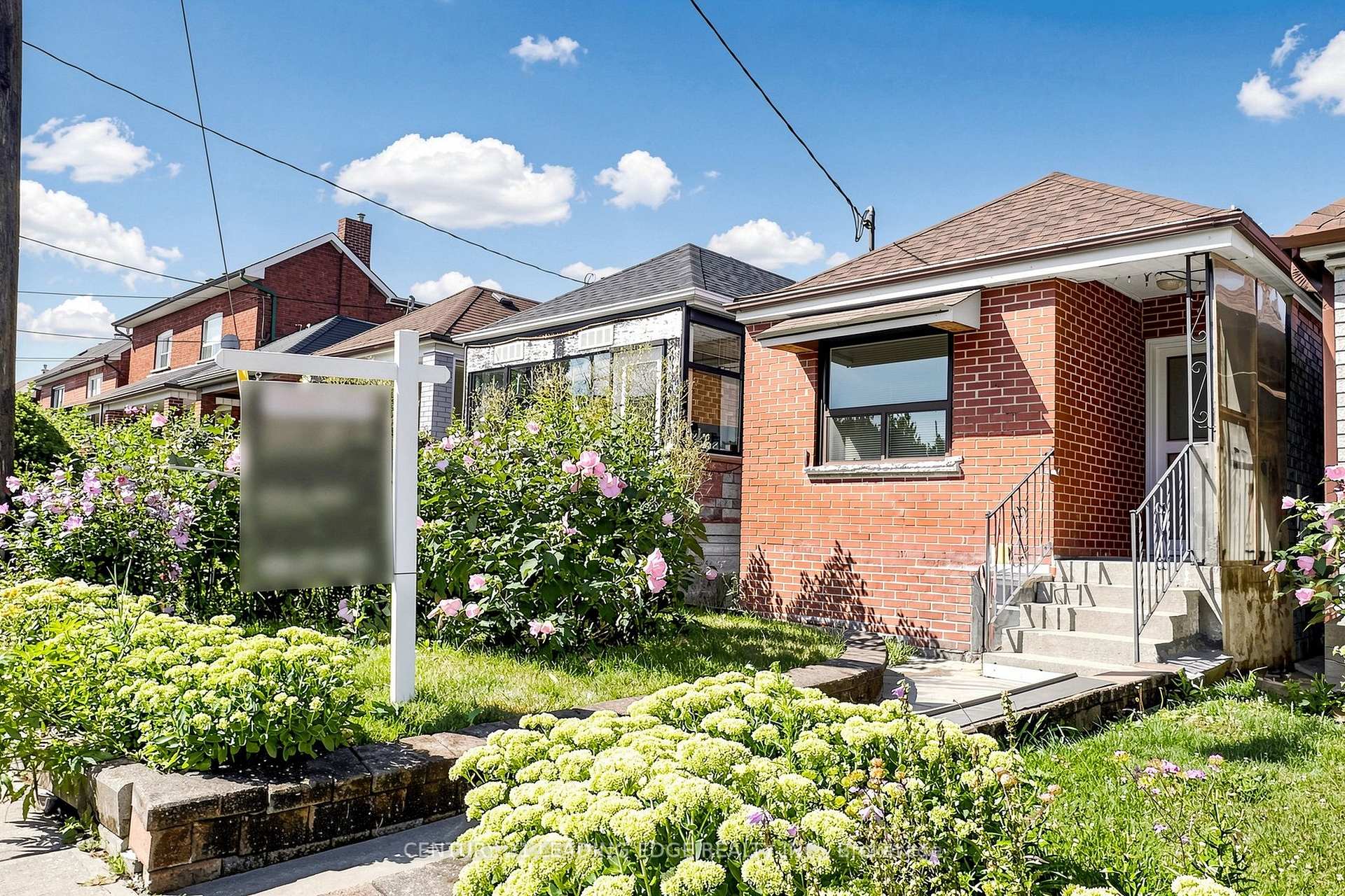 Photo 4 of 180 Gilbert Avenue, Toronto, Caledonia-Fairbank — HOMEH