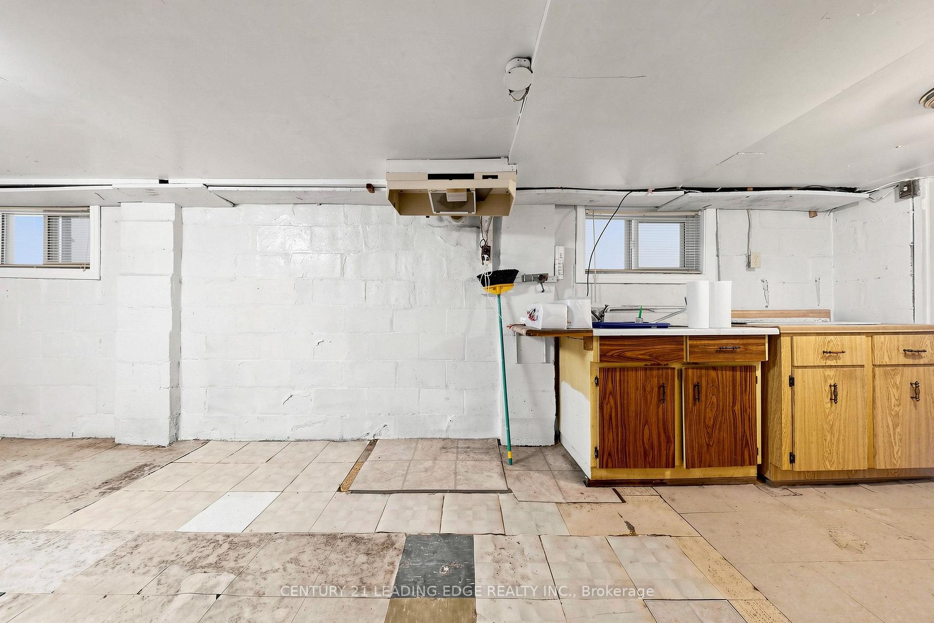 Photo 23 of 180 Gilbert Avenue, Toronto, Caledonia-Fairbank — HOMEH